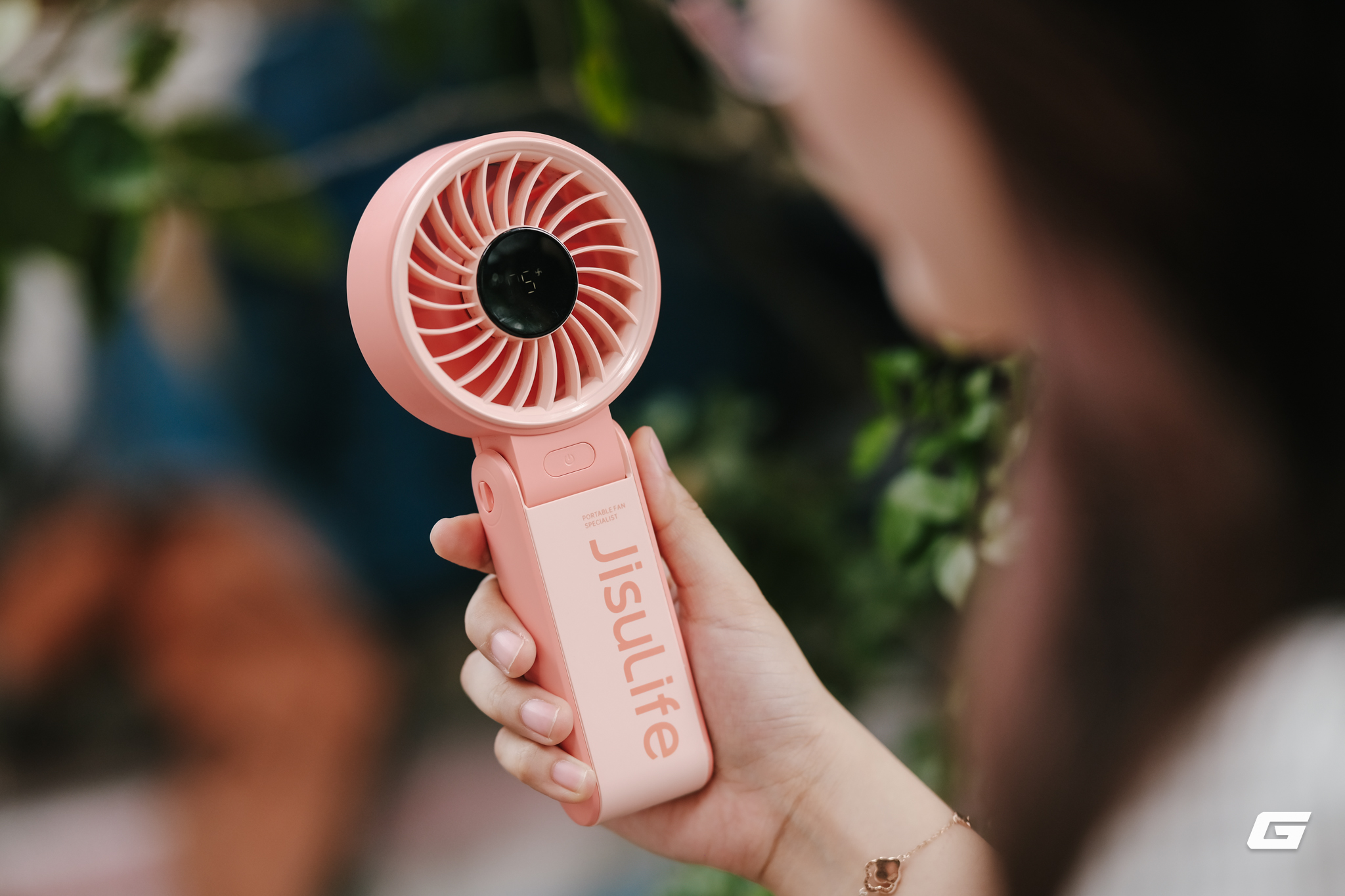 Ngày thành viên săn Shopee sale quạt cầm tay nhỏ gọn, thiết kế đẹp, tích hợp cả sò lạnh, pin dùng cả ngày mà giá chỉ từ 200.000 đồng- Ảnh 2. Ngày thành viên săn Shopee sale quạt cầm tay nhỏ gọn, thiết kế đẹp, tích hợp cả sò lạnh, pin dùng cả ngày mà giá chỉ từ 200.000 đồng- Ảnh 2.