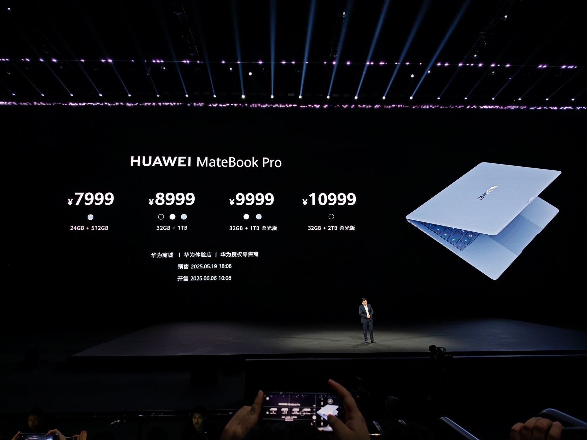 Laptop màn hình gập đầu tiên của Huawei chính thức ra mắt: Mỏng hơn cả điện thoại, giá khởi điểm tương đương chiếc Honda SH- Ảnh 6. Laptop màn hình gập đầu tiên của Huawei chính thức ra mắt: Mỏng hơn cả điện thoại, giá khởi điểm tương đương chiếc Honda SH- Ảnh 6.