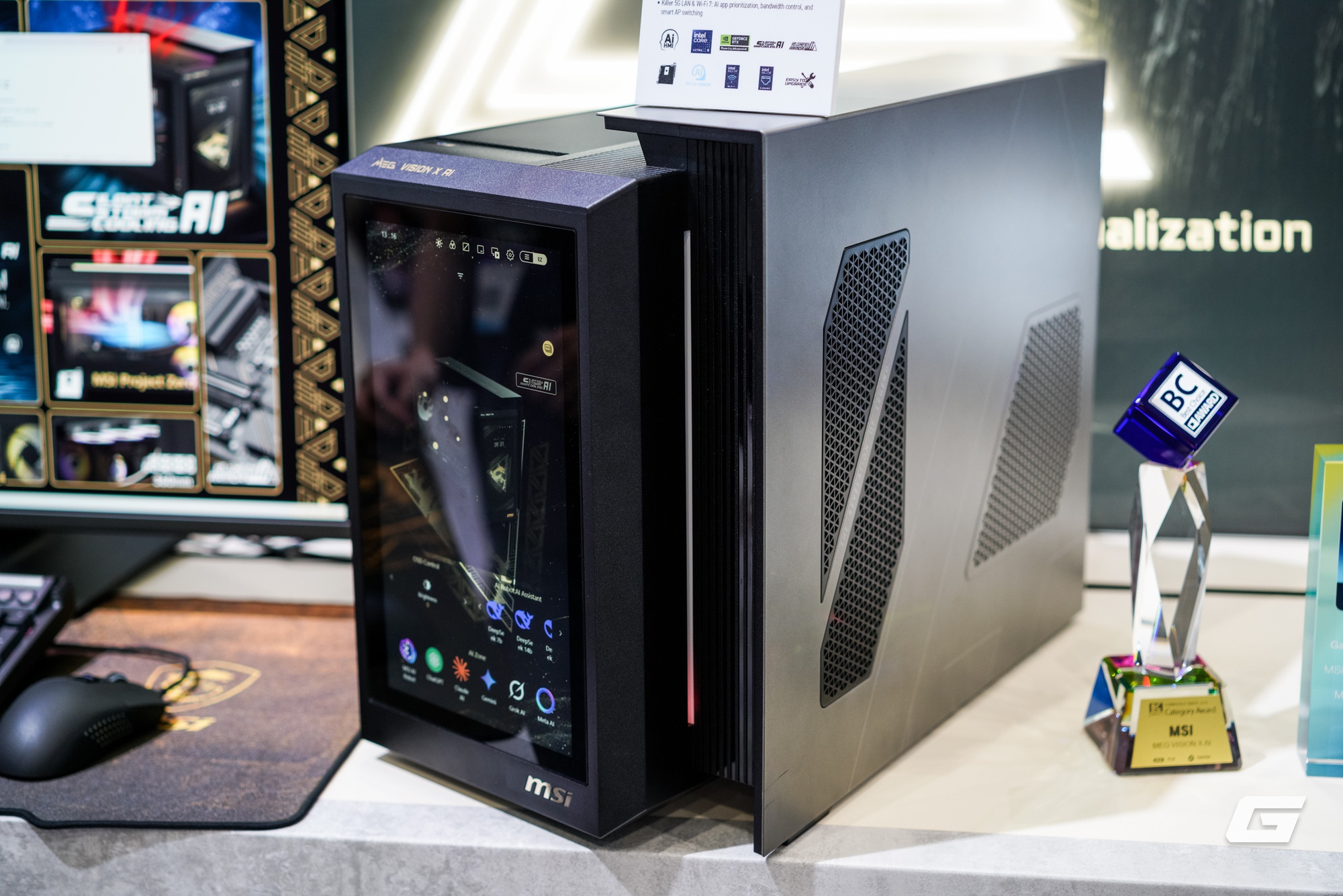 Dạo qua gian hàng MSI tại Computex 2025: GPU mạ Titan, tản nhiệt CPU mà có màn hình... to như smartphone- Ảnh 6. Dạo qua gian hàng MSI tại Computex 2025: GPU mạ Titan, tản nhiệt CPU mà có màn hình... to như smartphone- Ảnh 6.