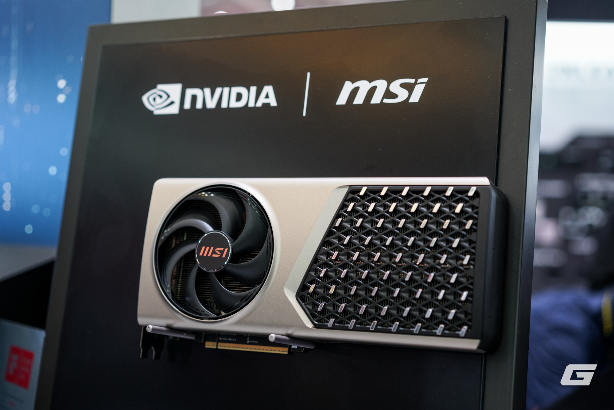 Dạo qua gian hàng MSI tại Computex 2025: GPU mạ Titan, tản nhiệt CPU mà có màn hình... to như smartphone- Ảnh 32. Dạo qua gian hàng MSI tại Computex 2025: GPU mạ Titan, tản nhiệt CPU mà có màn hình... to như smartphone- Ảnh 32.
