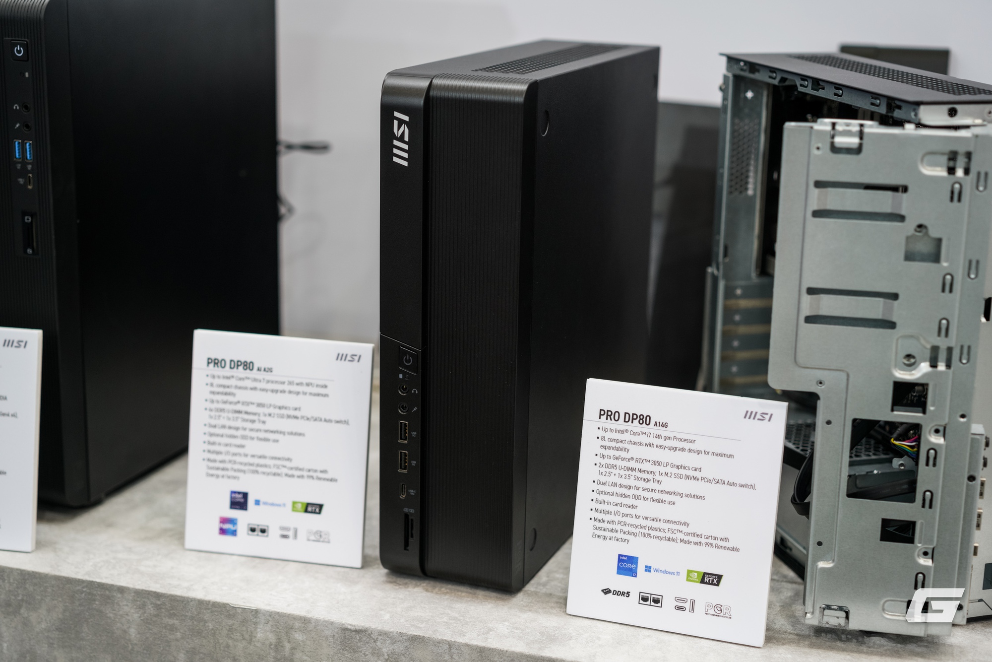 Dạo qua gian hàng MSI tại Computex 2025: GPU mạ Titan, tản nhiệt CPU mà có màn hình... to như smartphone- Ảnh 4. Dạo qua gian hàng MSI tại Computex 2025: GPU mạ Titan, tản nhiệt CPU mà có màn hình... to như smartphone- Ảnh 4.