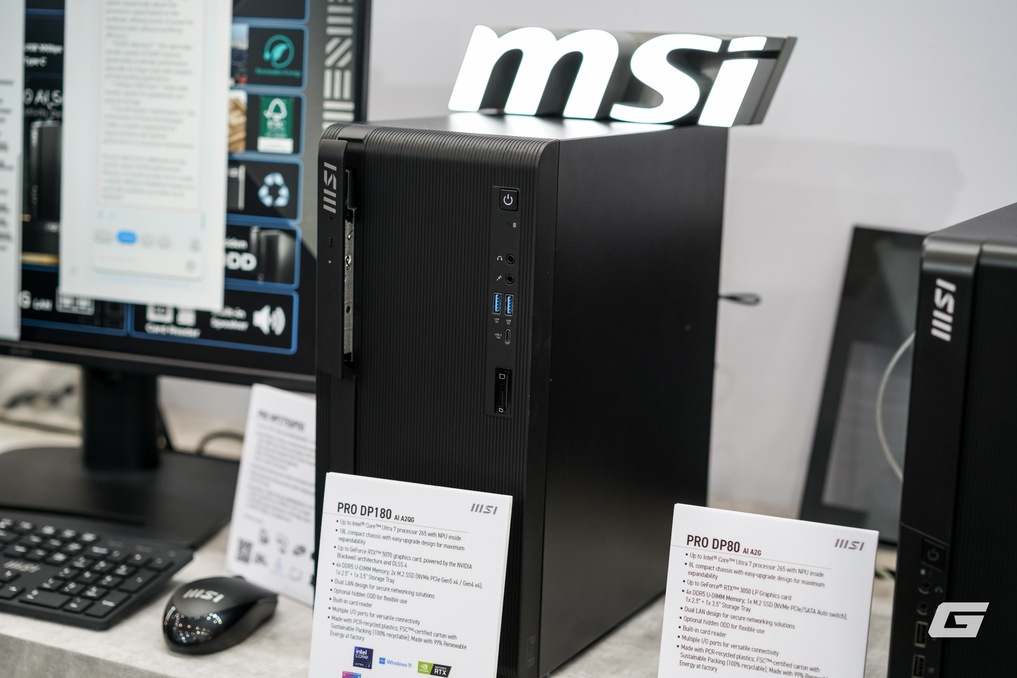 Dạo qua gian hàng MSI tại Computex 2025: GPU mạ Titan, tản nhiệt CPU mà có màn hình... to như smartphone- Ảnh 5. Dạo qua gian hàng MSI tại Computex 2025: GPU mạ Titan, tản nhiệt CPU mà có màn hình... to như smartphone- Ảnh 5.