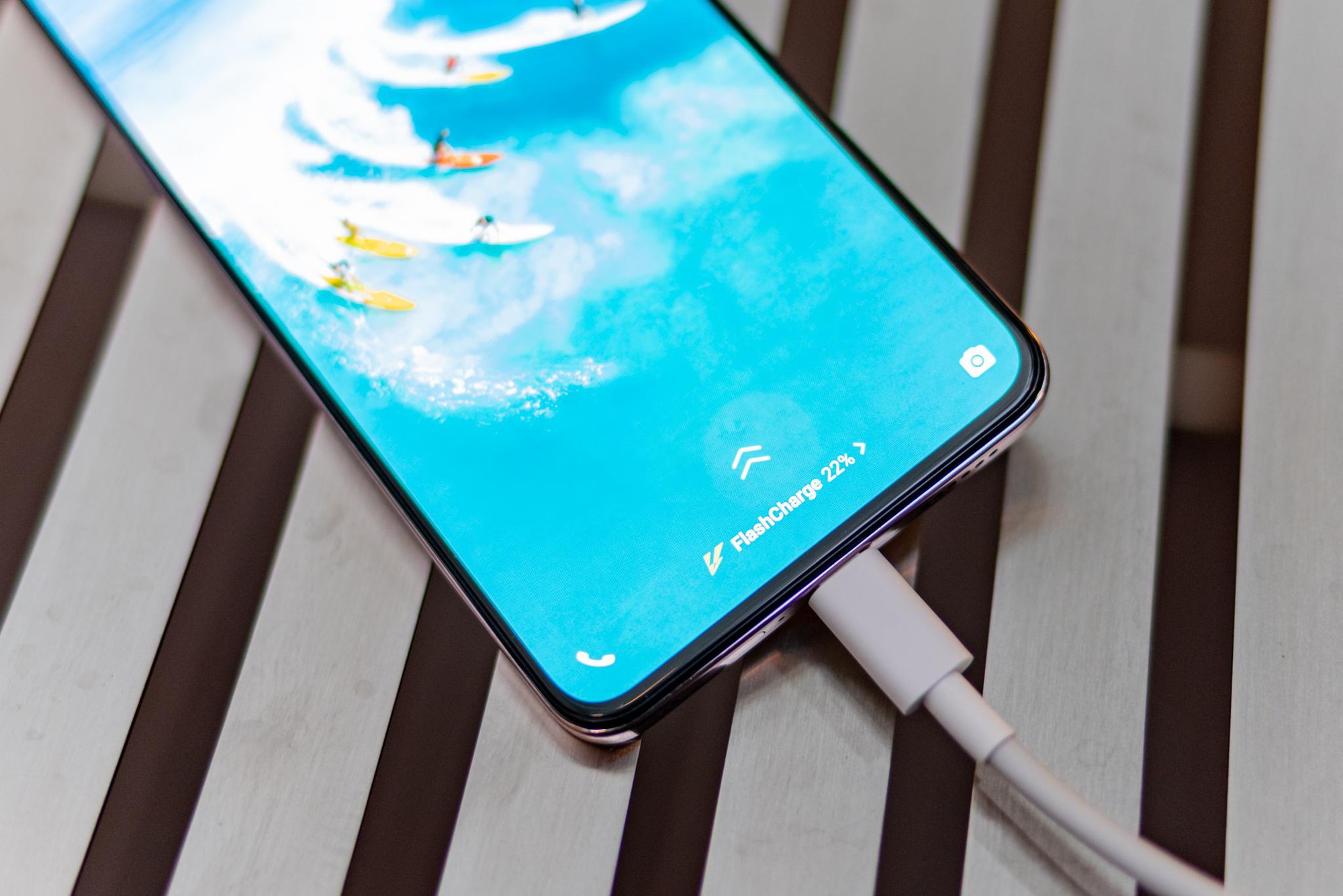 vivo V50 Lite: Chiến thần trong phân khúc tầm trung với pin 6.500mAh, sạc 90W và màn hình 120Hz- Ảnh 3. vivo V50 Lite: Chiến thần trong phân khúc tầm trung với pin 6.500mAh, sạc 90W và màn hình 120Hz- Ảnh 3.