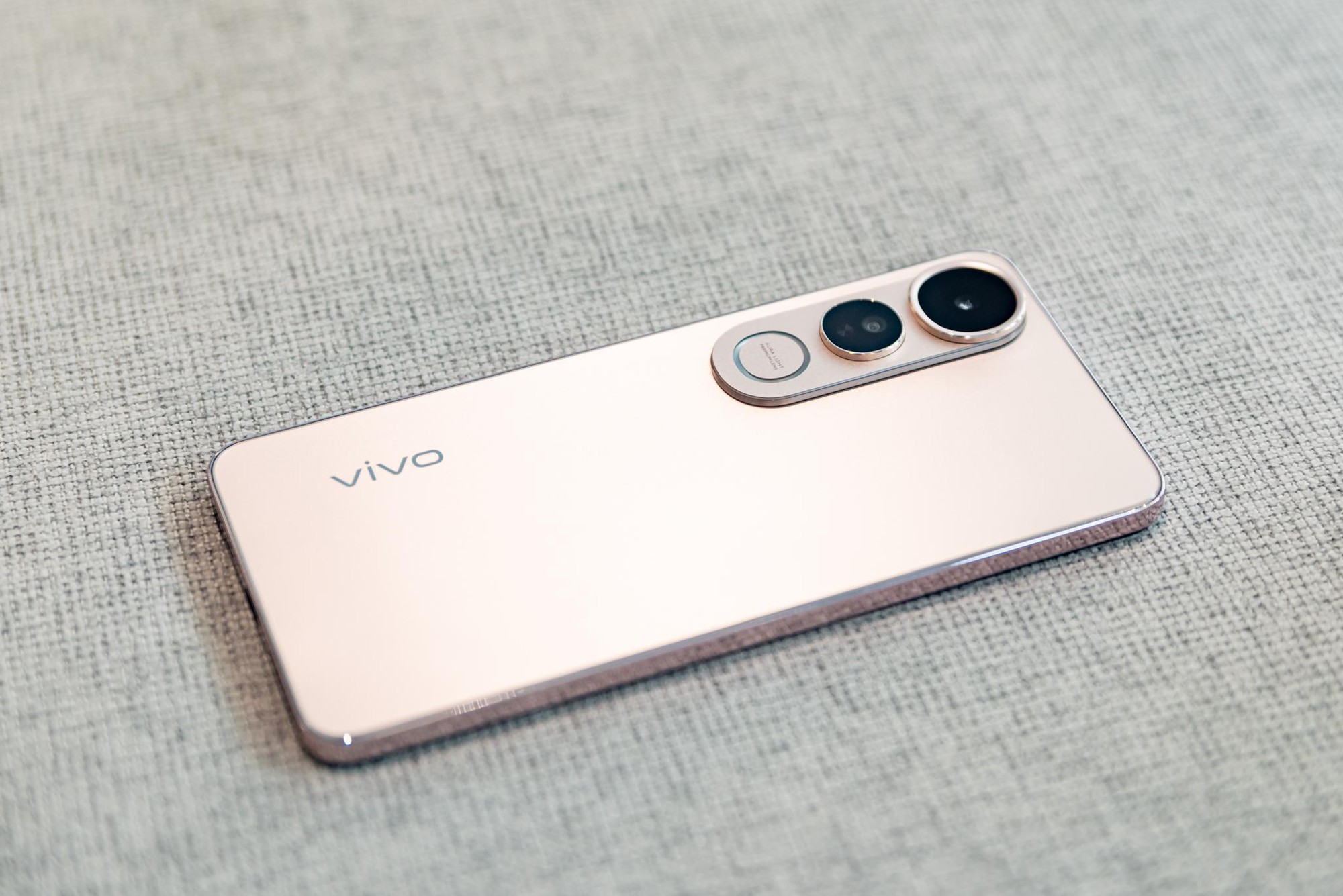 vivo V50 Lite: Chiến thần trong phân khúc tầm trung với pin 6.500mAh, sạc 90W và màn hình 120Hz- Ảnh 4. vivo V50 Lite: Chiến thần trong phân khúc tầm trung với pin 6.500mAh, sạc 90W và màn hình 120Hz- Ảnh 4.