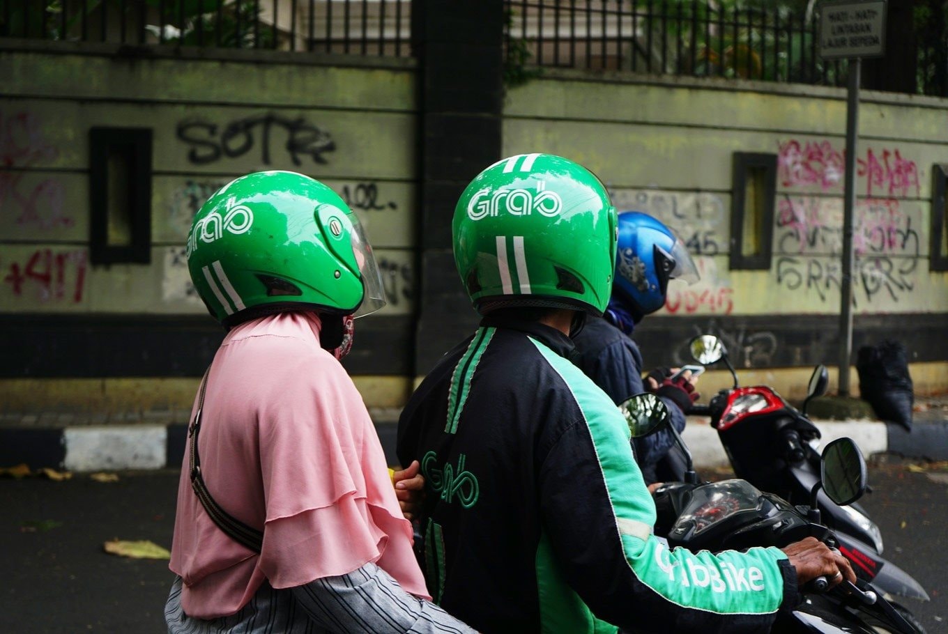 Chuyện gì đây: Hàng trăm tài xế Grab tại một quốc gia châu Á biểu tình, bị Chuyện gì đây: Hàng trăm tài xế Grab tại một quốc gia châu Á biểu tình, bị