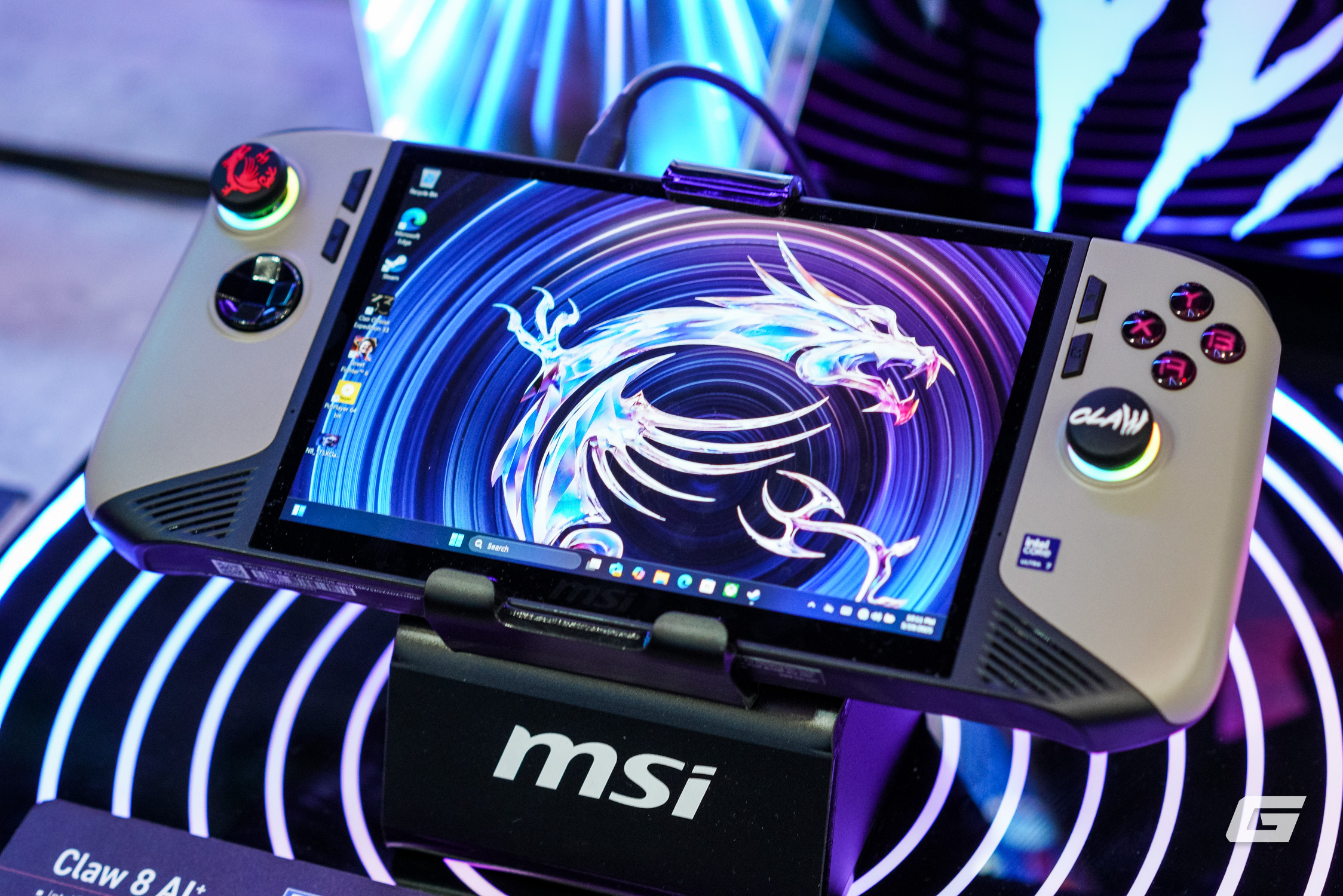 MSI Claw 8 AI+ Polar Tempest: Tay cầm gaming phủ UV trắng tinh khôi, đẹp như đồ sưu tầm, cấu hình cân "mượt" game AAA- Ảnh 6.