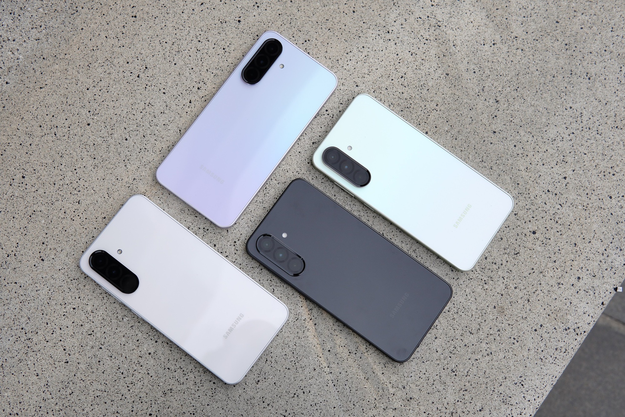 Samsung quay trở lại dẫn đầu thị trường smartphone Đông Nam Á: Nhờ dòng máy này tăng trưởng tới 47%- Ảnh 3. Samsung quay trở lại dẫn đầu thị trường smartphone Đông Nam Á: Nhờ dòng máy này tăng trưởng tới 47%- Ảnh 3.