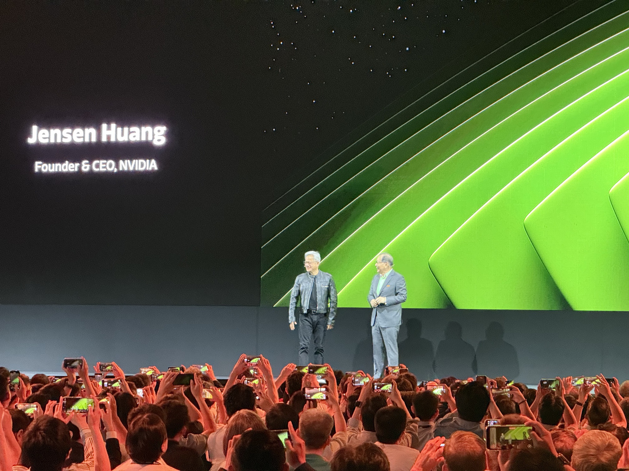 MediaTek công bố định hướng phát triển tại Computex 2025: Một tương lai mà AI ở mọi nơi, dành cho tất cả mọi người- Ảnh 10. MediaTek công bố định hướng phát triển tại Computex 2025: Một tương lai mà AI ở mọi nơi, dành cho tất cả mọi người- Ảnh 10.