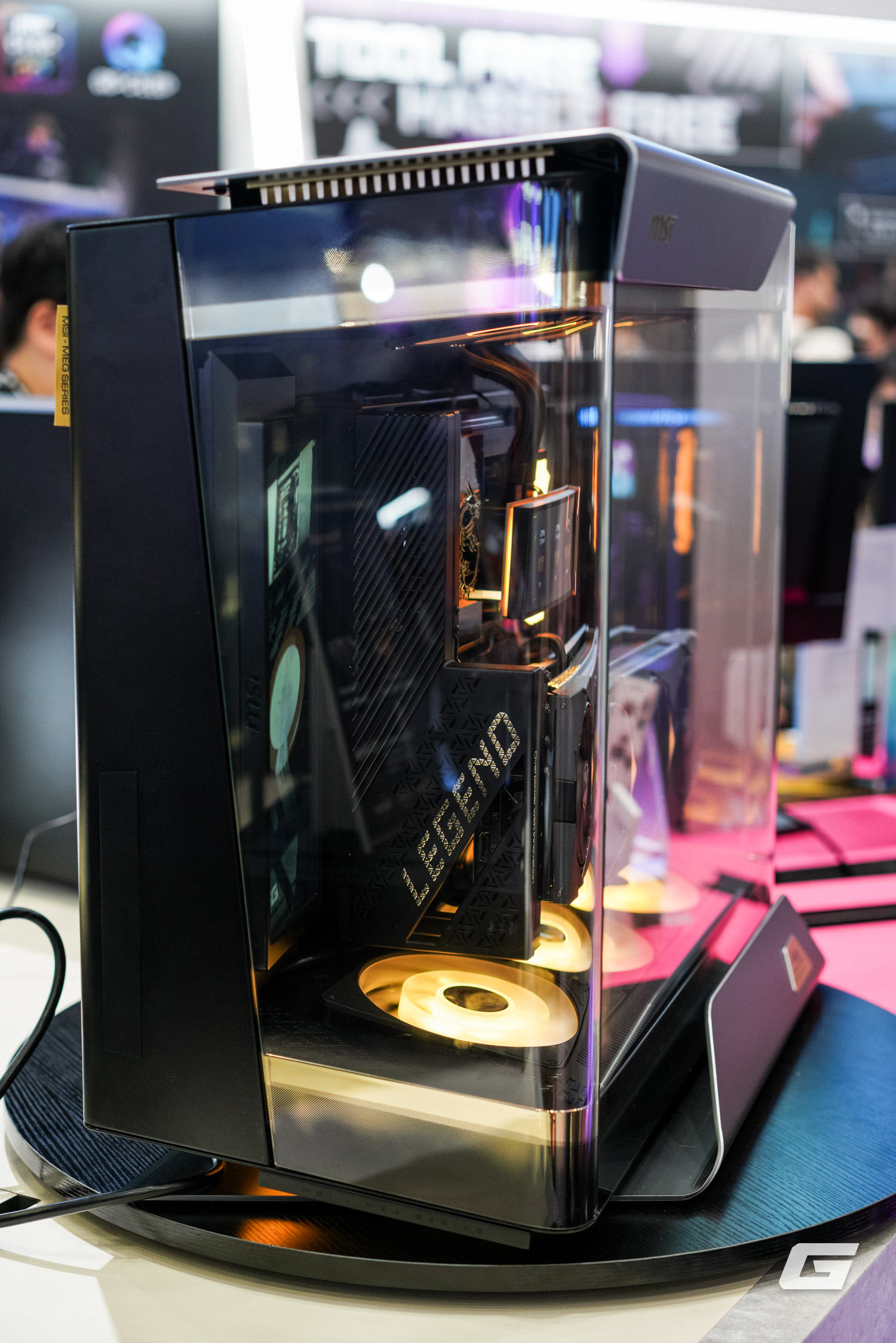 Computex 2025: MSI đột phá ranh giới công nghệ với màn hình OLED 500 Hz không lo burn-in và case máy tính với vẻ đẹp hiếm có- Ảnh 8.
