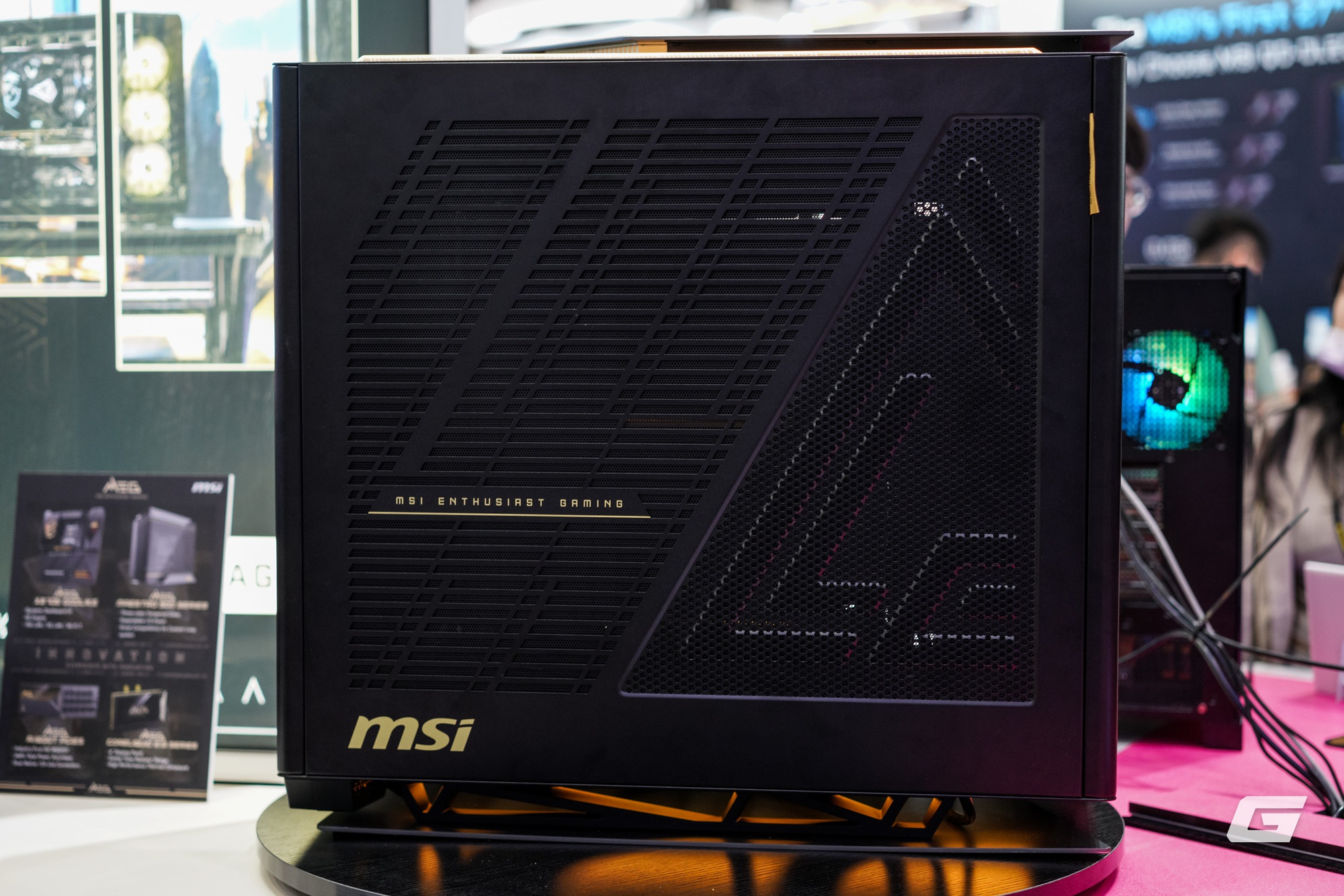 Computex 2025: MSI đột phá ranh giới công nghệ với màn hình OLED 500 Hz không lo burn-in và case máy tính với vẻ đẹp hiếm có- Ảnh 11.
