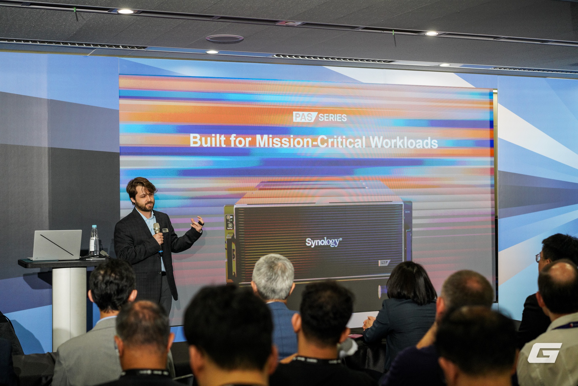 Synology đem tới Computex 2025 hệ thống lưu trữ đầu bảng PAS7700, cùng dịch vụ video an ninh "qua đám mây"- Ảnh 7. Synology đem tới Computex 2025 hệ thống lưu trữ đầu bảng PAS7700, cùng dịch vụ video an ninh "qua đám mây"- Ảnh 7.