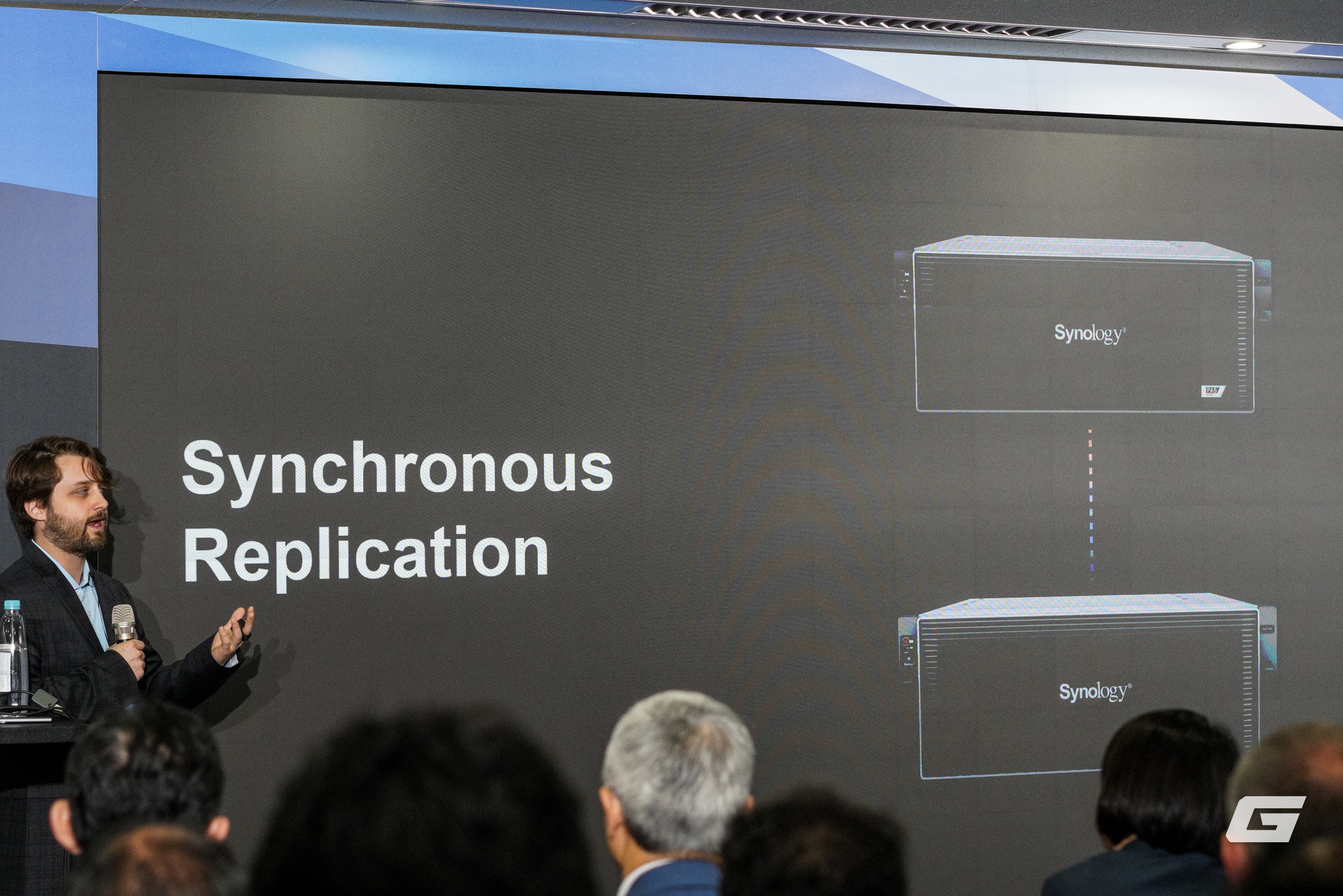 Synology đem tới Computex 2025 hệ thống lưu trữ đầu bảng PAS7700, cùng dịch vụ video an ninh "qua đám mây"- Ảnh 6. Synology đem tới Computex 2025 hệ thống lưu trữ đầu bảng PAS7700, cùng dịch vụ video an ninh "qua đám mây"- Ảnh 6.
