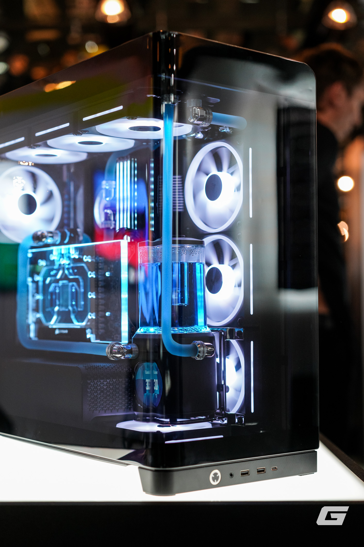 'Tất tần tật' về Corsair tại Computex 2025: Bàn phím 'siêu tùy biến', chuột có tới 12 nút và bộ máy tính hợp tác với tựa game Doom- Ảnh 6.