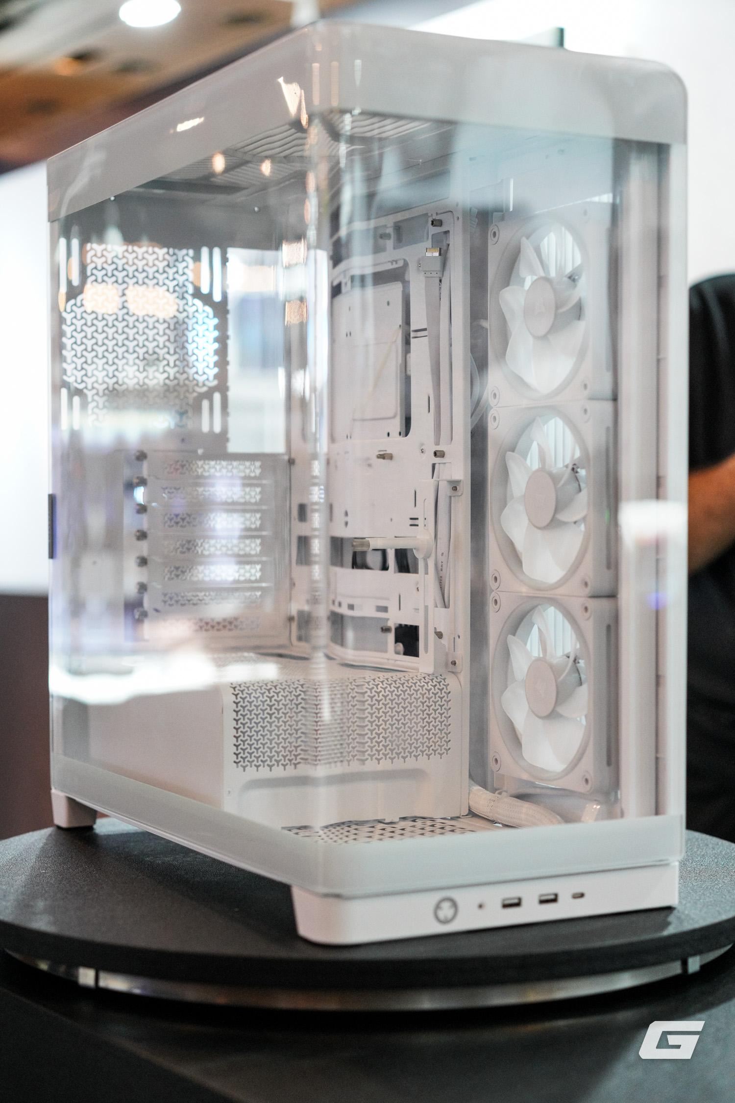 'Tất tần tật' về Corsair tại Computex 2025: Bàn phím 'siêu tùy biến', chuột có tới 12 nút và bộ máy tính hợp tác với tựa game Doom- Ảnh 7.