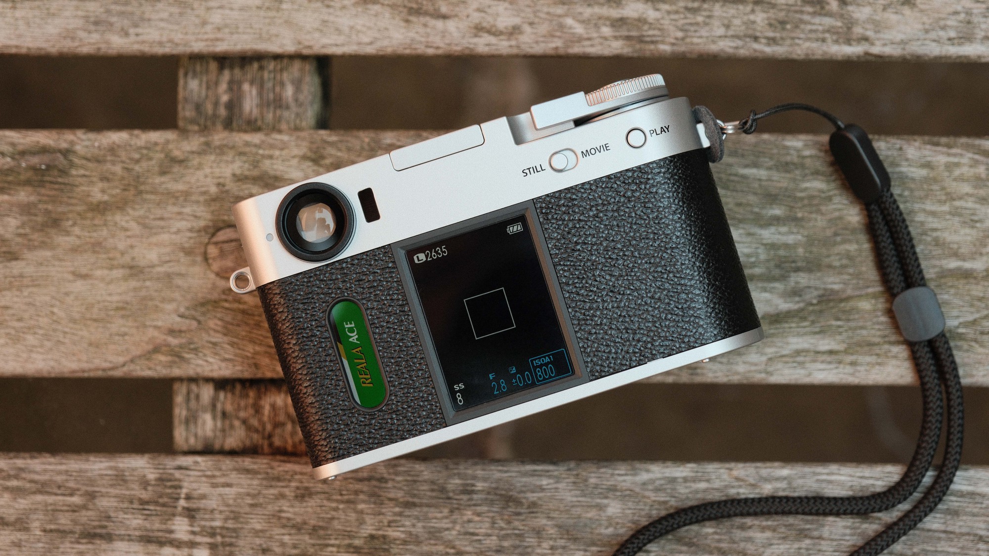 Fujifilm X half: Khi chụp ảnh trở thành một... 