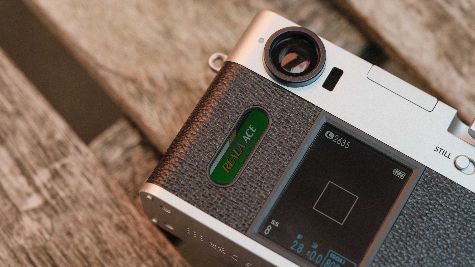 Fujifilm X half: Khi chụp ảnh trở thành một... 