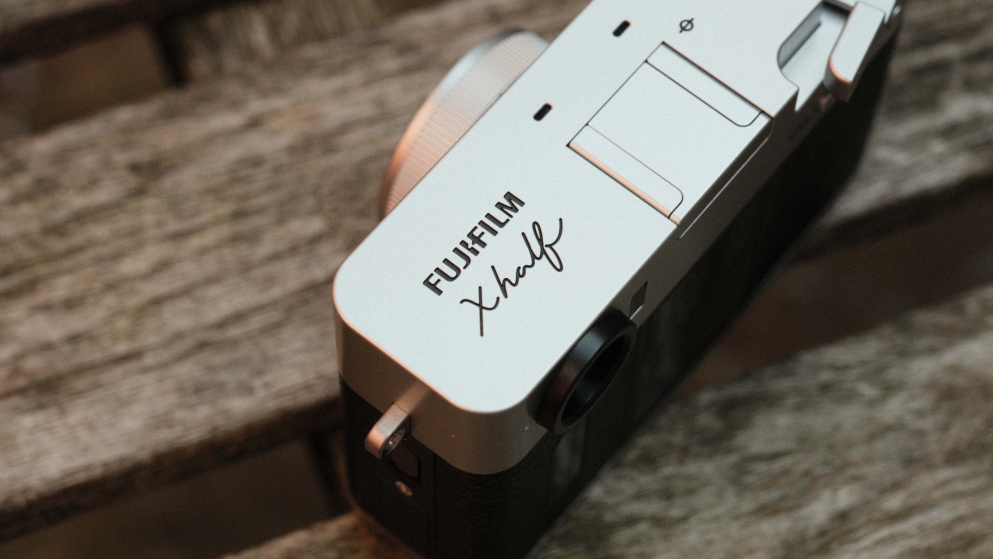 Fujifilm X half: Khi chụp ảnh trở thành một... 