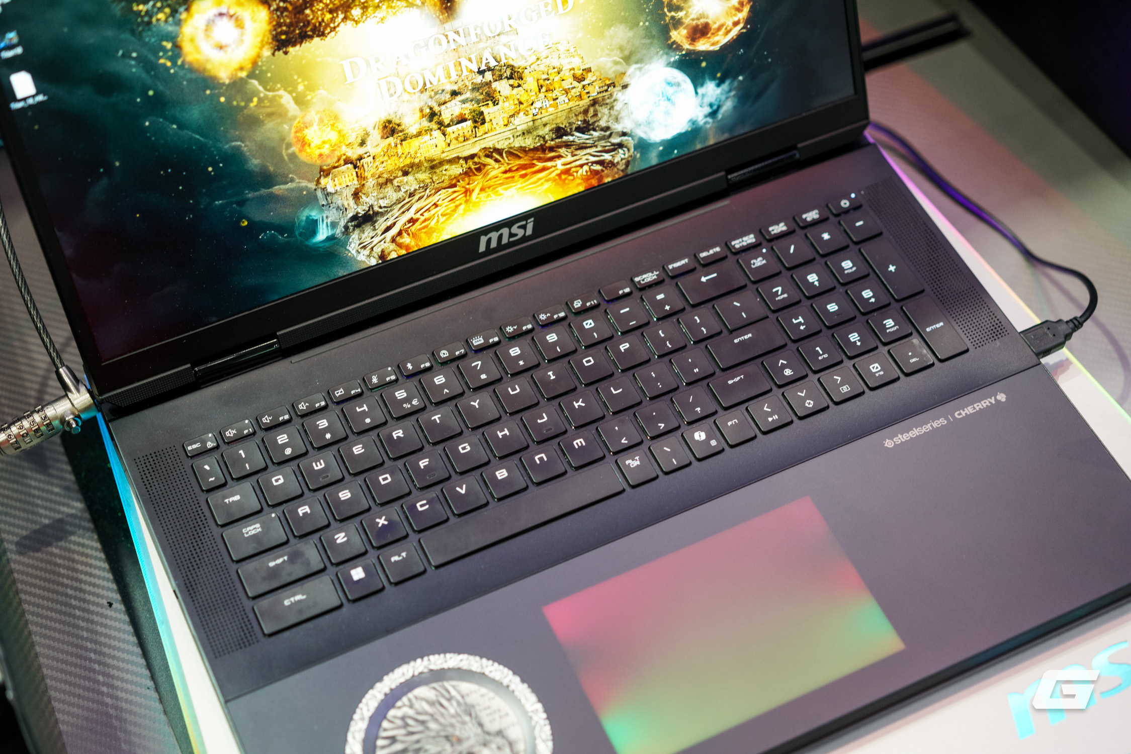 MSI làm laptop giá đắt hơn xe SH, gắn rồng, phát sáng RGB, cấu hình cân mọi game- Ảnh 4.