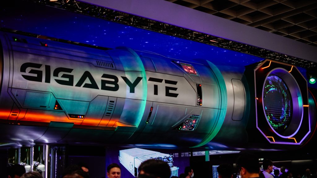 Gigabyte đem tới Computex 2025 màn hình QD-OLED 500Hz 