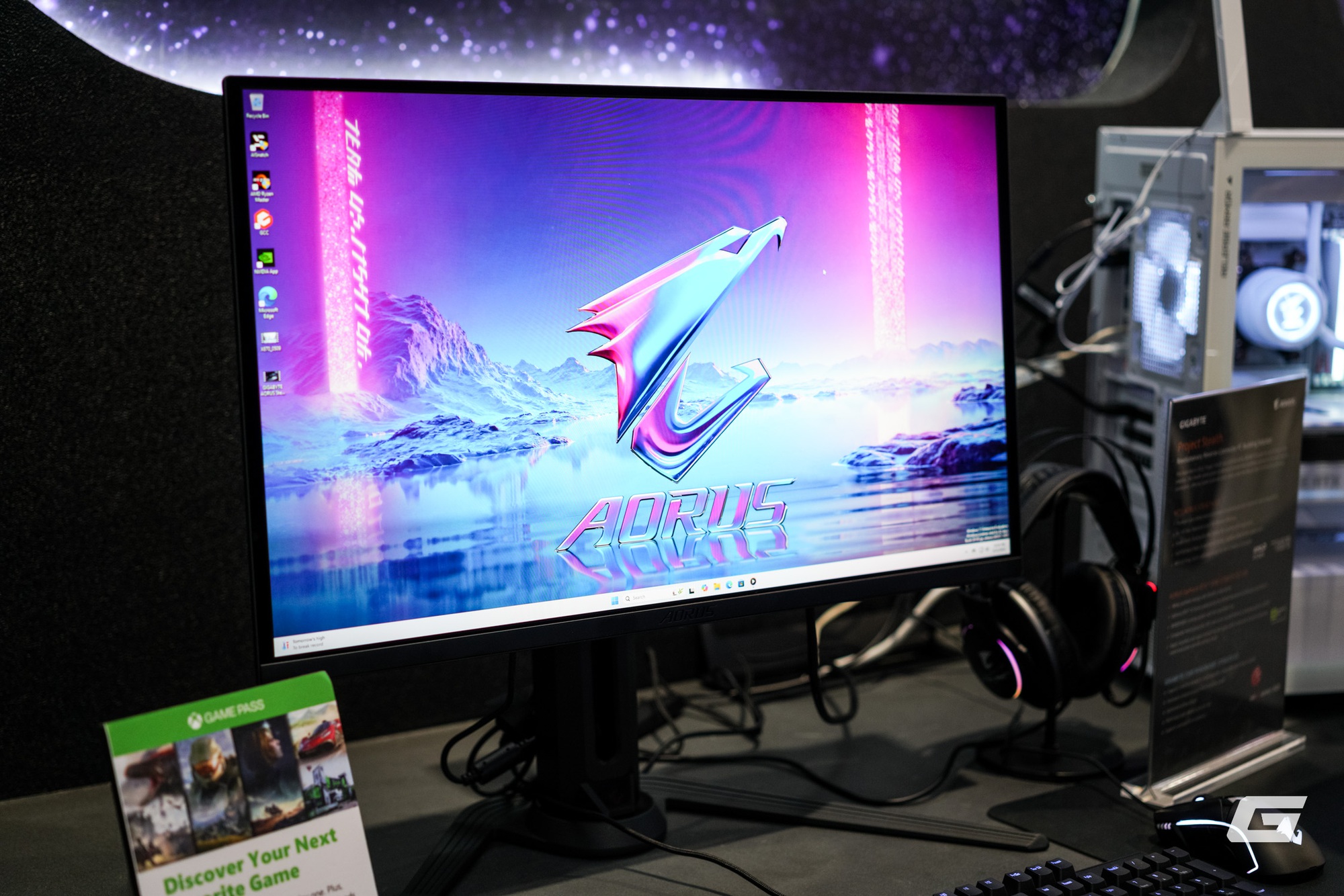 Gigabyte đem tới Computex 2025 màn hình QD-OLED 500Hz "nhanh nhất Thế giới", cùng AI Box sử dụng NVIDIA RTX 5090- Ảnh 2. Gigabyte đem tới Computex 2025 màn hình QD-OLED 500Hz "nhanh nhất Thế giới", cùng AI Box sử dụng NVIDIA RTX 5090- Ảnh 2.
