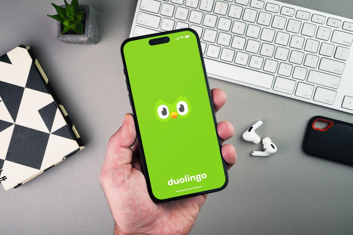 CEO của Duolingo nhận định gây tranh cãi: AI sẽ trở thành giáo viên tốt hơn con người- Ảnh 1.