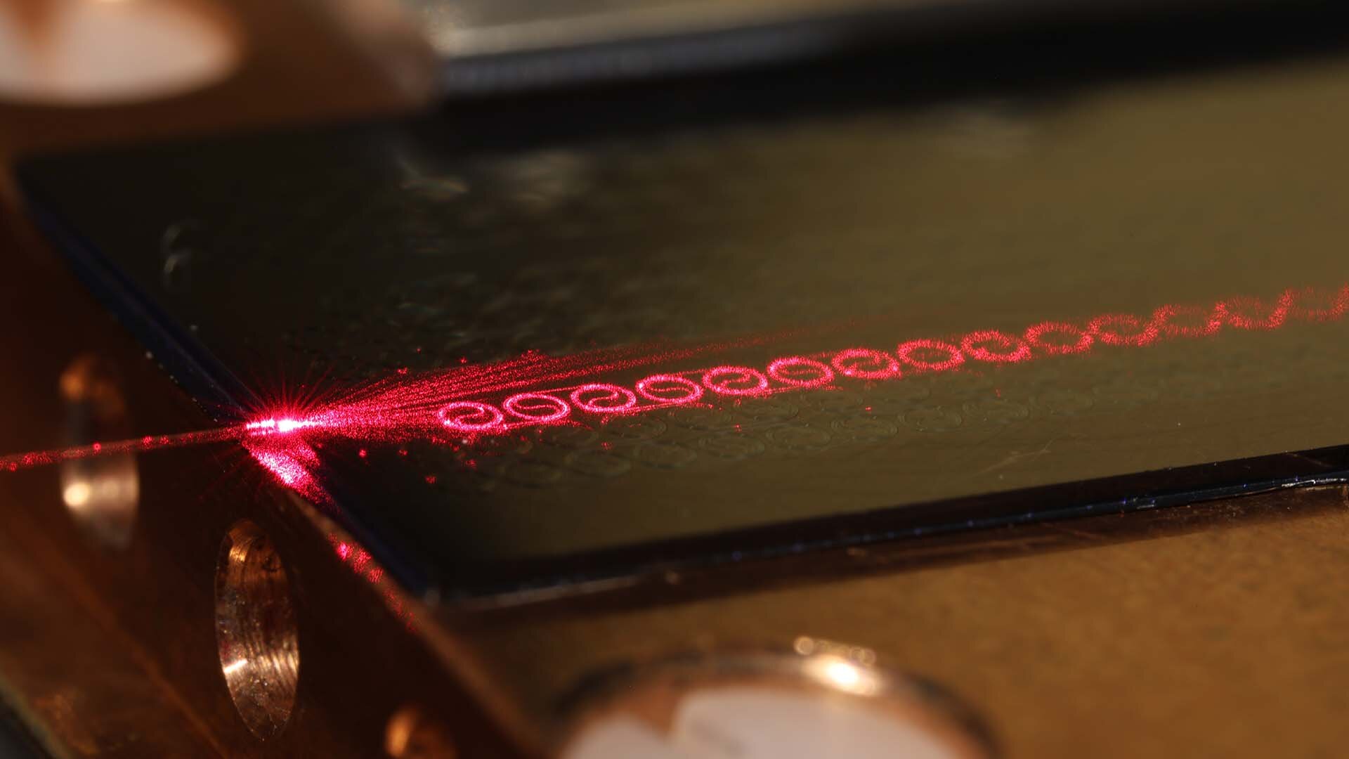 Đột phá công nghệ laser: Bộ khuếch đại mới có thể giúp internet nhanh gấp 10 lần hiện nay- Ảnh 1. Đột phá công nghệ laser: Bộ khuếch đại mới có thể giúp internet nhanh gấp 10 lần hiện nay- Ảnh 1.