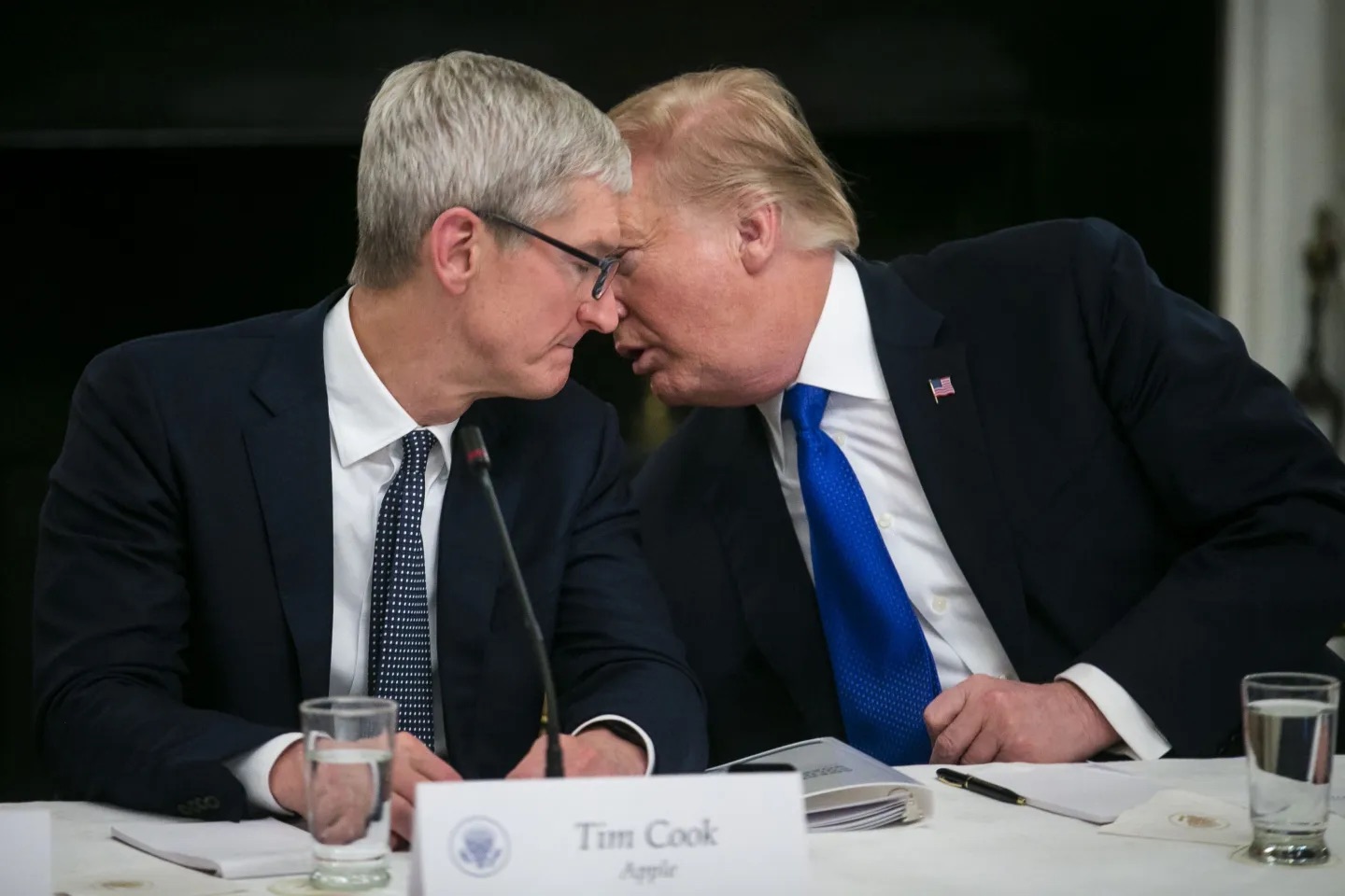 Ông Trump đe dọa áp thuế 25% nếu Apple không sản xuất iPhone tại Mỹ- Ảnh 1.