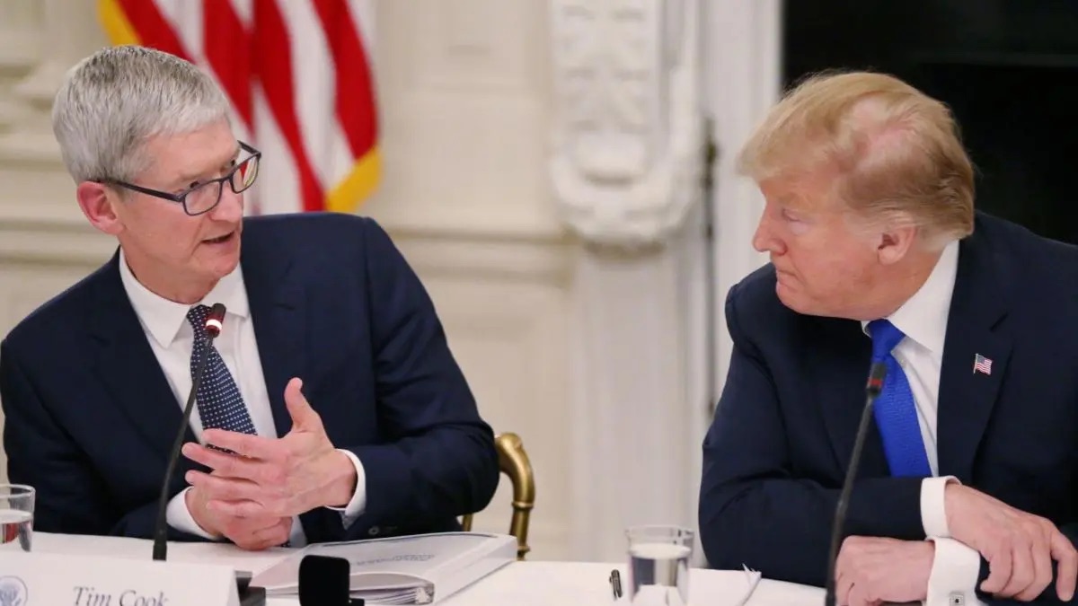 trump-tim-cook-reuters-17481513604341093375412-1748156892958-1748156893056940653607.jpeg