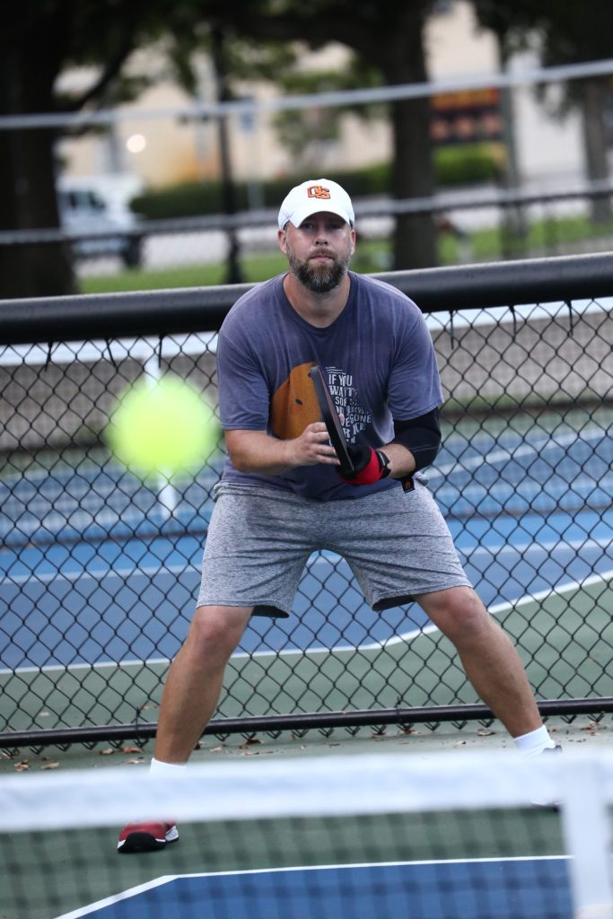 Khi kỹ sư NASA chơi Pickleball, thứ anh ấy thấy không phải là vợt và trái bóng, quanh sân chỉ toàn là công thức vật lý và những con số- Ảnh 2.