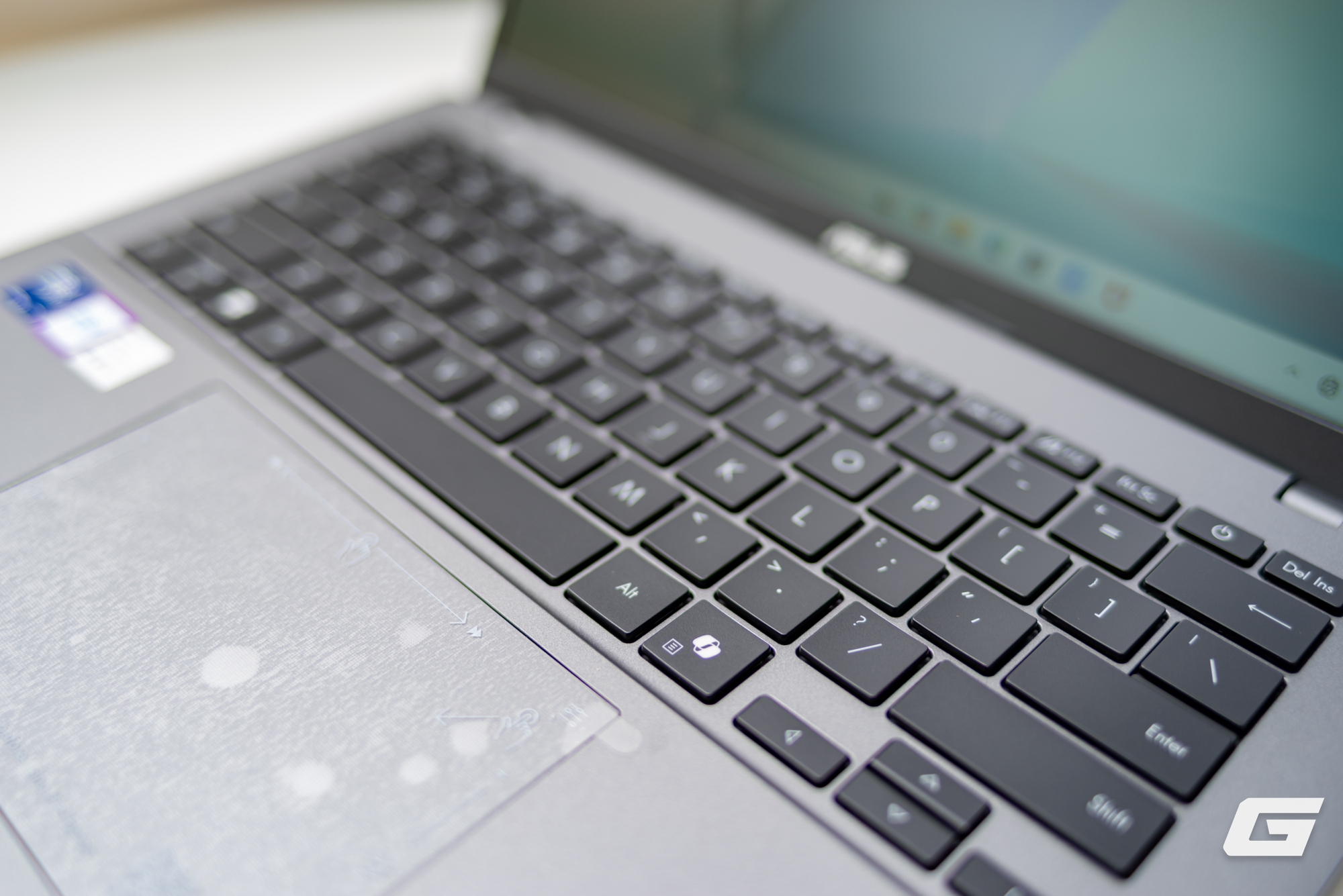 Cận cảnh ASUS Vivobook S14/S16 mới: Mỏng nhẹ cao cấp hơn, hiệu năng được tăng cường, giá từ hấp dẫn- Ảnh 8. Cận cảnh ASUS Vivobook S14/S16 mới: Mỏng nhẹ cao cấp hơn, hiệu năng được tăng cường, giá từ hấp dẫn- Ảnh 8.