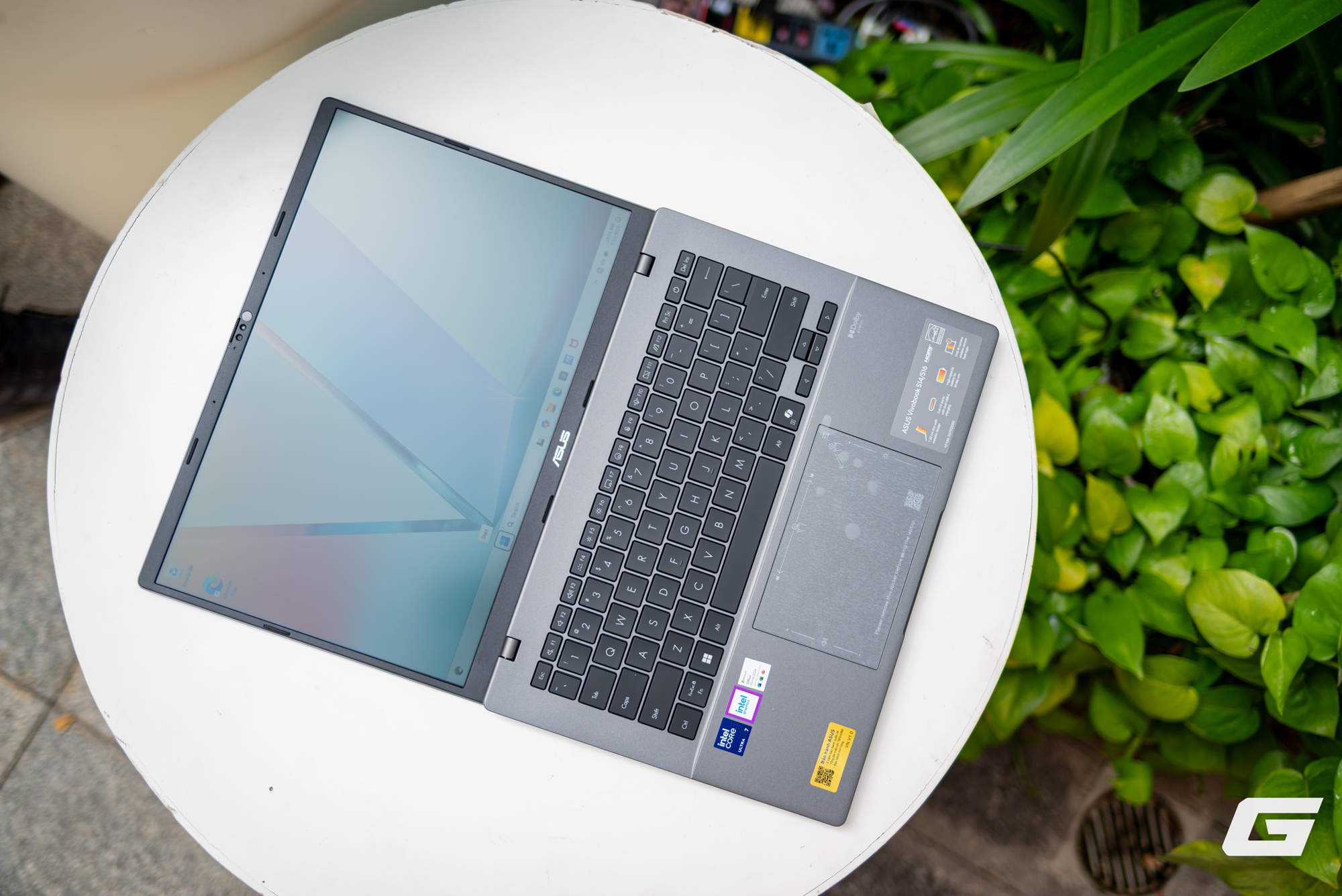 Cận cảnh ASUS Vivobook S14/S16 mới: Mỏng nhẹ cao cấp hơn, hiệu năng được tăng cường, giá từ hấp dẫn- Ảnh 5. Cận cảnh ASUS Vivobook S14/S16 mới: Mỏng nhẹ cao cấp hơn, hiệu năng được tăng cường, giá từ hấp dẫn- Ảnh 5.