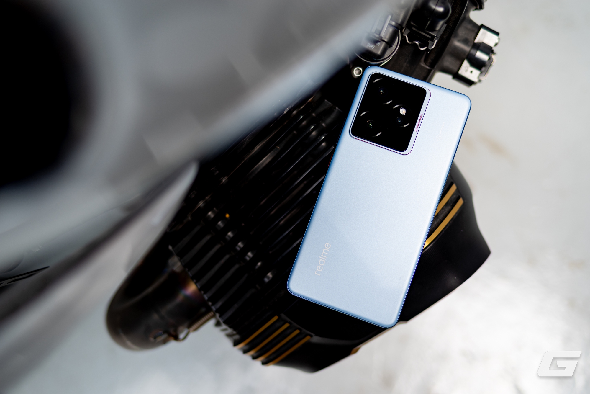 Cận cảnh chiếc điện thoại realme vừa ra mắt mang danh “flagship killer”- Ảnh 4. Cận cảnh chiếc điện thoại realme vừa ra mắt mang danh “flagship killer”- Ảnh 4.