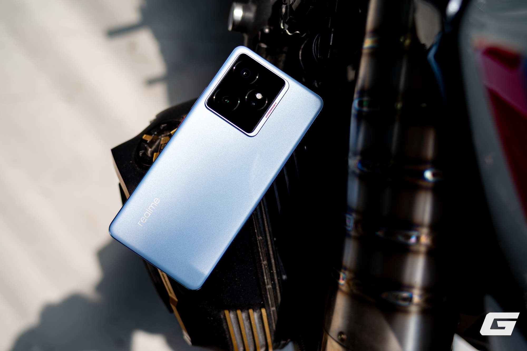 Cận cảnh chiếc điện thoại realme vừa ra mắt mang danh “flagship killer”- Ảnh 2. Cận cảnh chiếc điện thoại realme vừa ra mắt mang danh “flagship killer”- Ảnh 2.