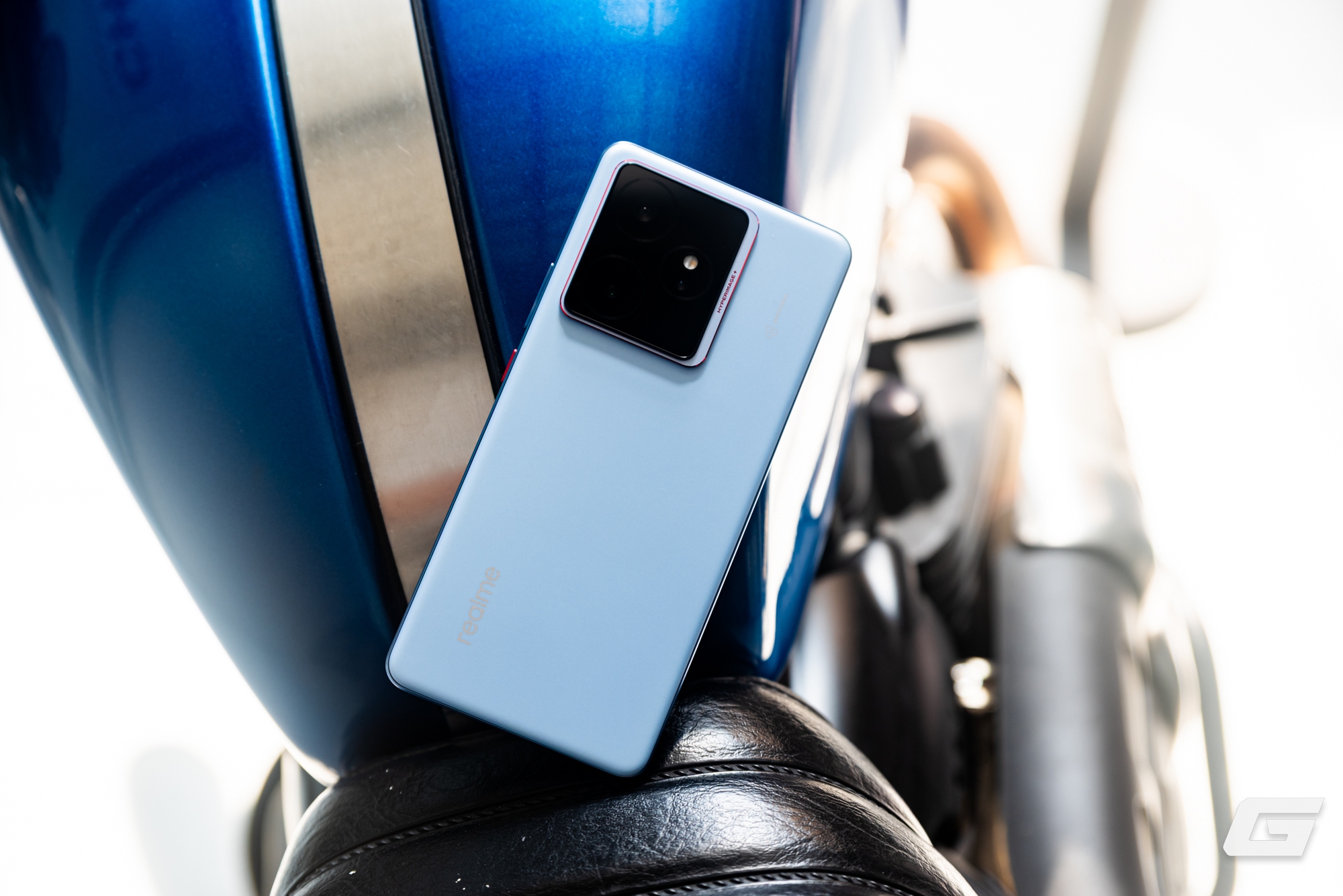Cận cảnh chiếc điện thoại realme vừa ra mắt mang danh “flagship killer”- Ảnh 8. Cận cảnh chiếc điện thoại realme vừa ra mắt mang danh “flagship killer”- Ảnh 8.