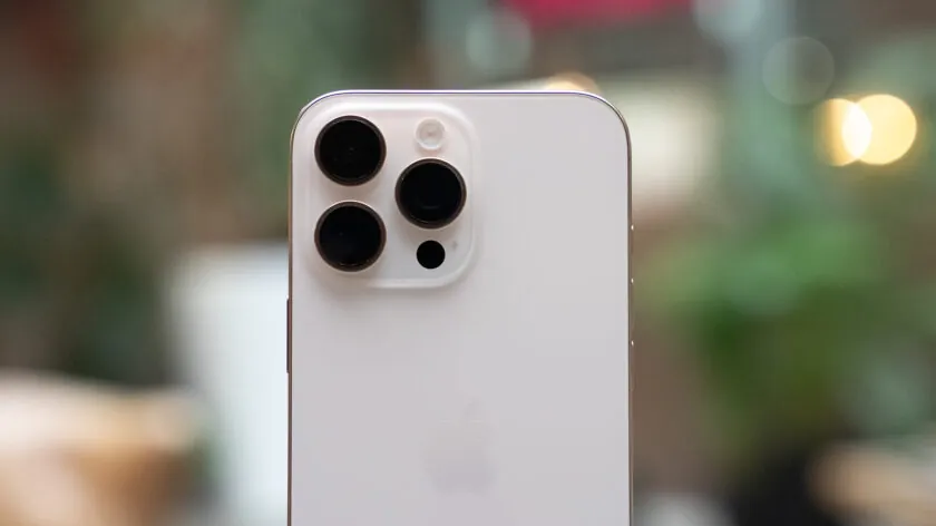 Apple vẫn đang chạy đua độ phân giải, đang thử nghiệm camera 200 'chấm' cho iPhone?- Ảnh 1. Apple vẫn đang chạy đua độ phân giải, đang thử nghiệm camera 200 'chấm' cho iPhone?- Ảnh 1.