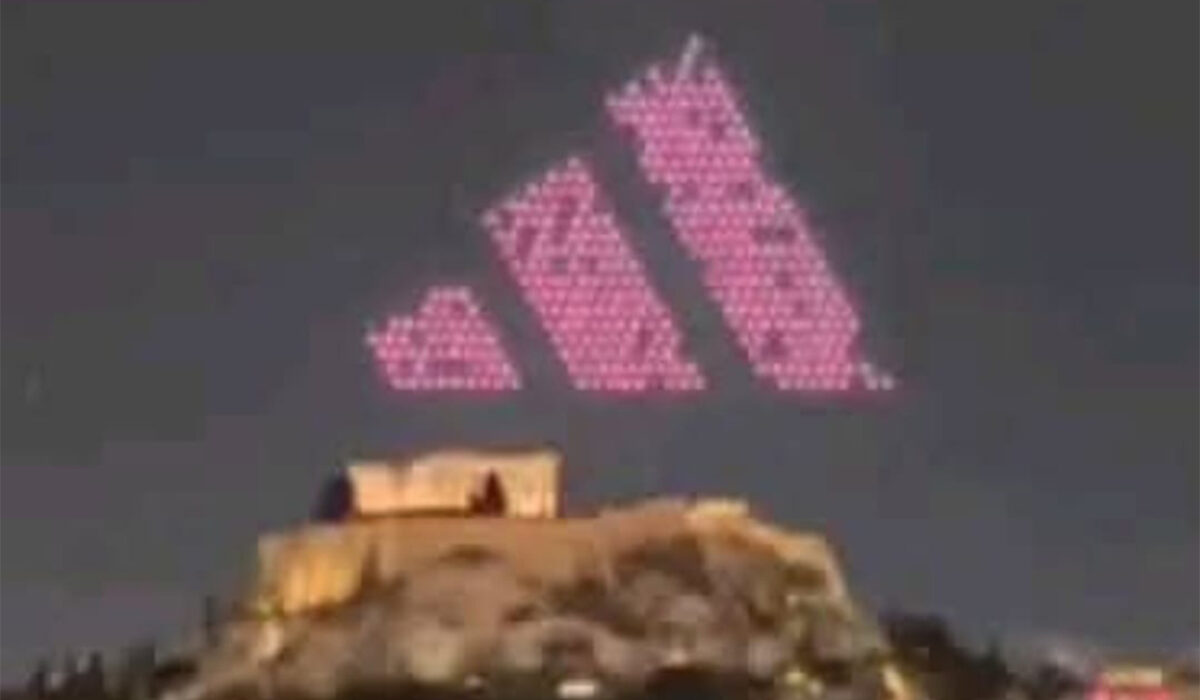 Hy Lạp kiện Adidas vì dùng drone trình chiếu hình đôi giày lên bầu trời- Ảnh 2. Hy Lạp kiện Adidas vì dùng drone trình chiếu hình đôi giày lên bầu trời- Ảnh 2.