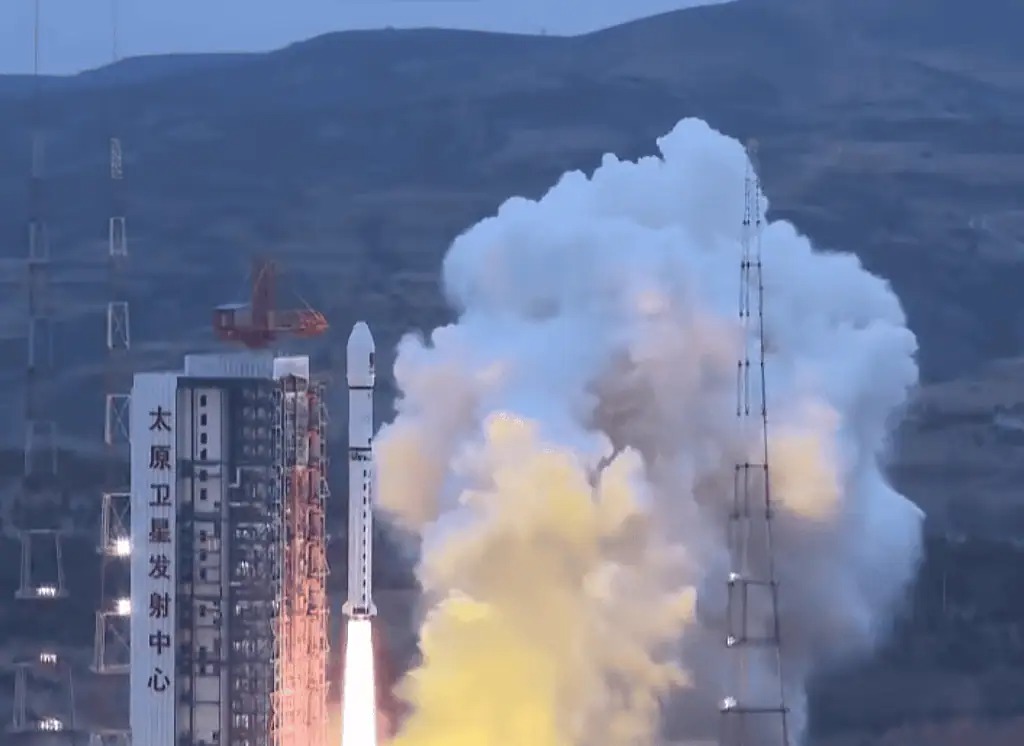long-march-2d-rocket-1024x747-1748405155137327894086-1748443621201-17484436213202079611655.jpg