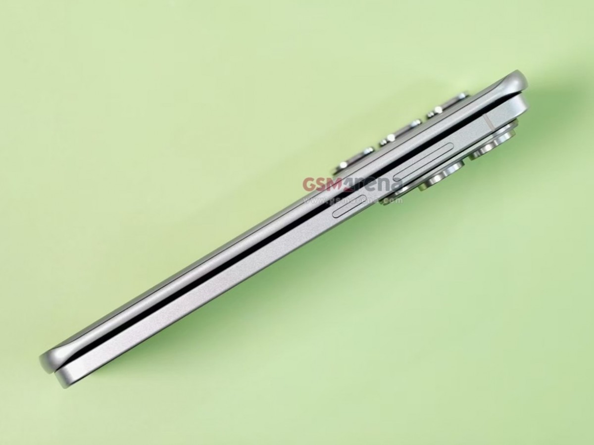 Cận cảnh điện thoại màn hình cong mỏng nhất thế giới tới từ Trung Quốc, đối đầu trực tiếp Galaxy S25 Edge- Ảnh 3. Cận cảnh điện thoại màn hình cong mỏng nhất thế giới tới từ Trung Quốc, đối đầu trực tiếp Galaxy S25 Edge- Ảnh 3.