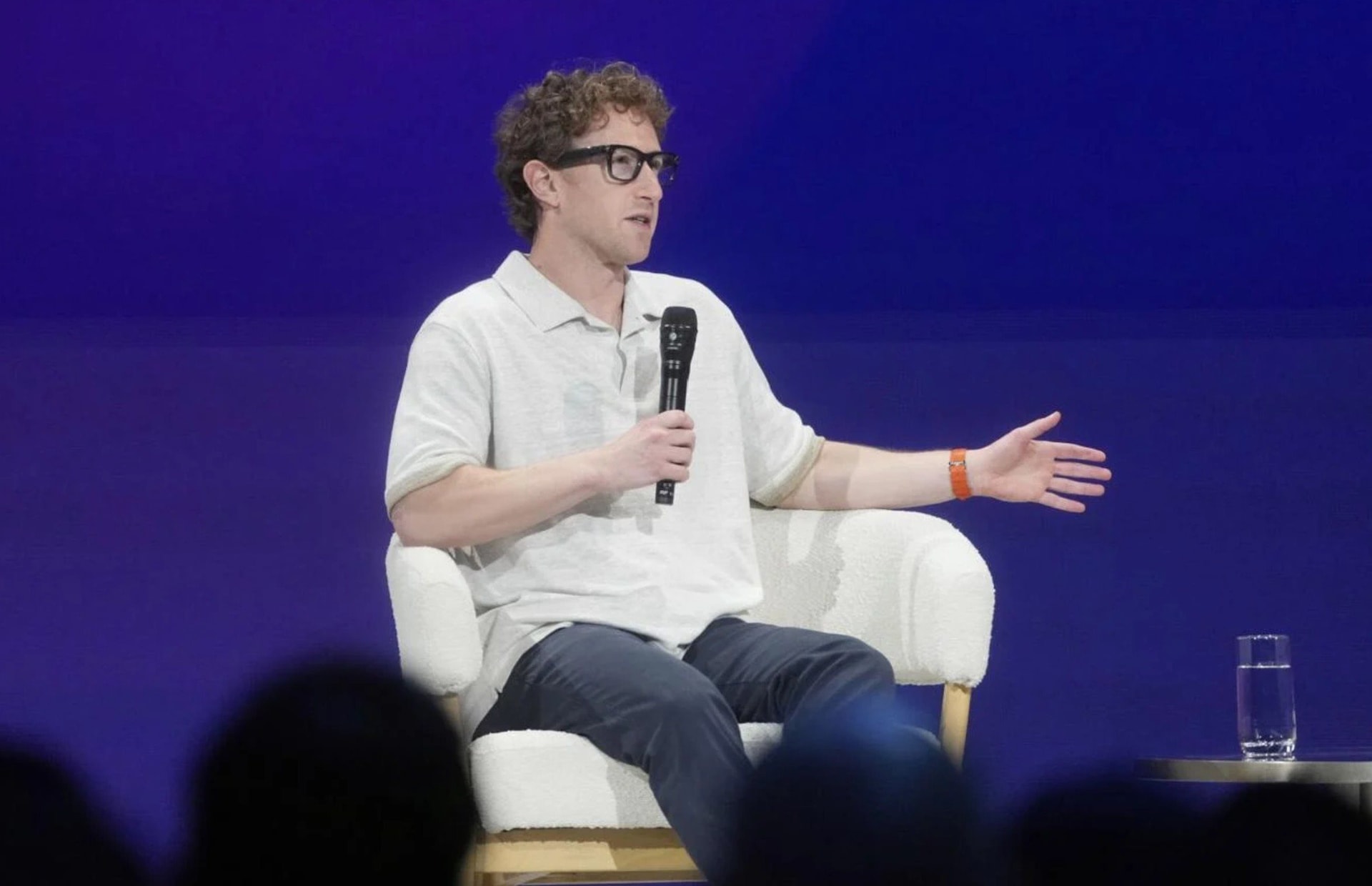 “Chúng tôi bị bóp nghẹt”: Mark Zuckerberg kể lại nguồn gốc 