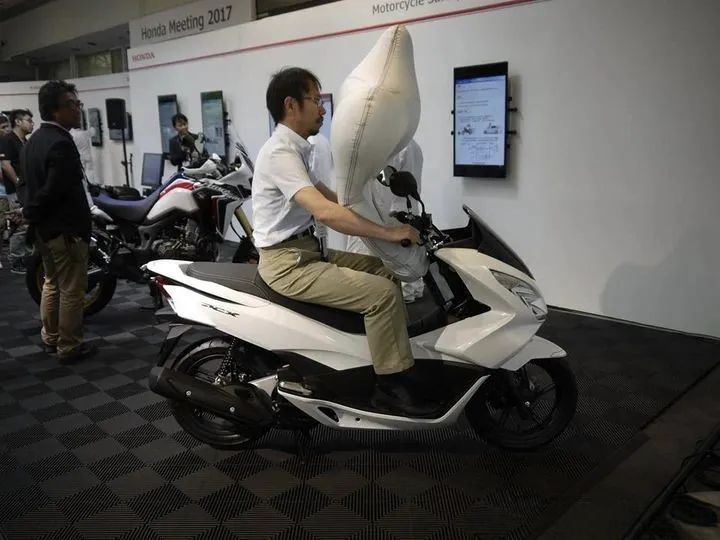 Hé lộ bằng sáng chế túi khí trên Honda PCX: Xe tay ga có thể sớm được trang bị công nghệ từng chỉ có trên ô tô- Ảnh 5. Hé lộ bằng sáng chế túi khí trên Honda PCX: Xe tay ga có thể sớm được trang bị công nghệ từng chỉ có trên ô tô- Ảnh 5.