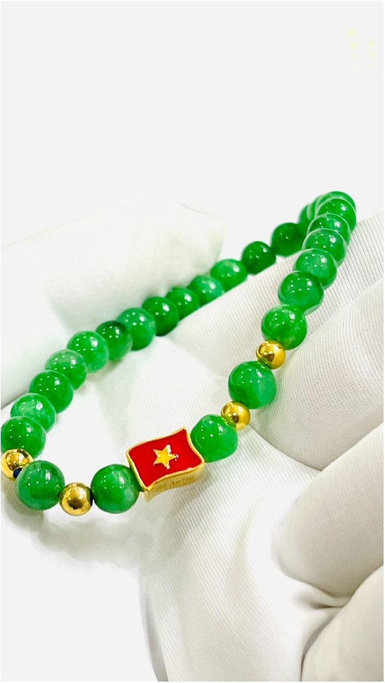 Charm vàng 18k quốc kỳ Việt Nam dịp 30/4 và 2/9 được mọi lứa tuổi yêu thích- Ảnh 2. Charm vàng 18k quốc kỳ Việt Nam dịp 30/4 và 2/9 được mọi lứa tuổi yêu thích- Ảnh 2.