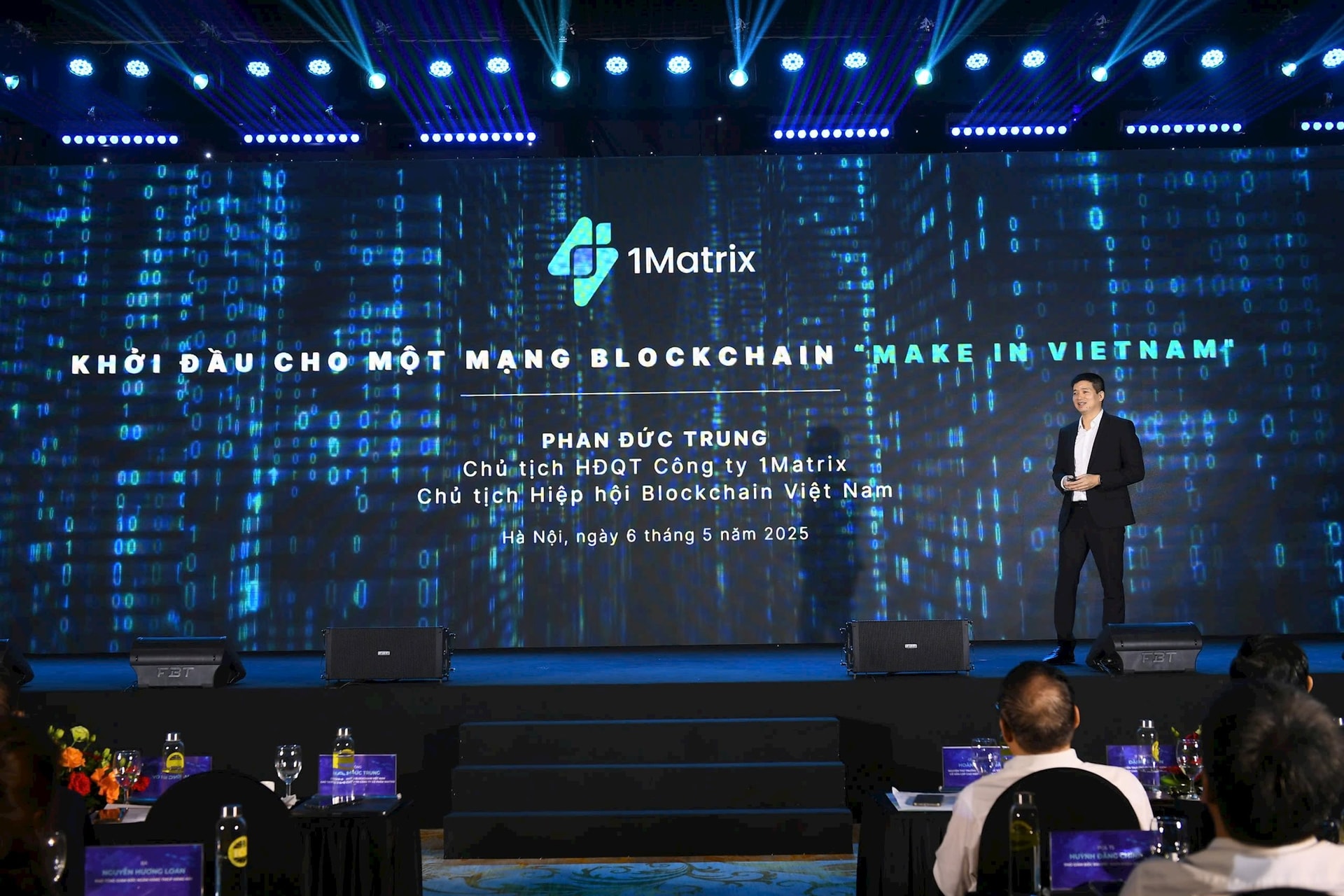 Kiến trúc sư trưởng mạng Blockchain Việt Nam và con trai tỷ phú Hồ Hùng Anh chính thức ra mắt công ty về blockchain "Make in Vietnam"- Ảnh 2. Kiến trúc sư trưởng mạng Blockchain Việt Nam và con trai tỷ phú Hồ Hùng Anh chính thức ra mắt công ty về blockchain "Make in Vietnam"- Ảnh 2.