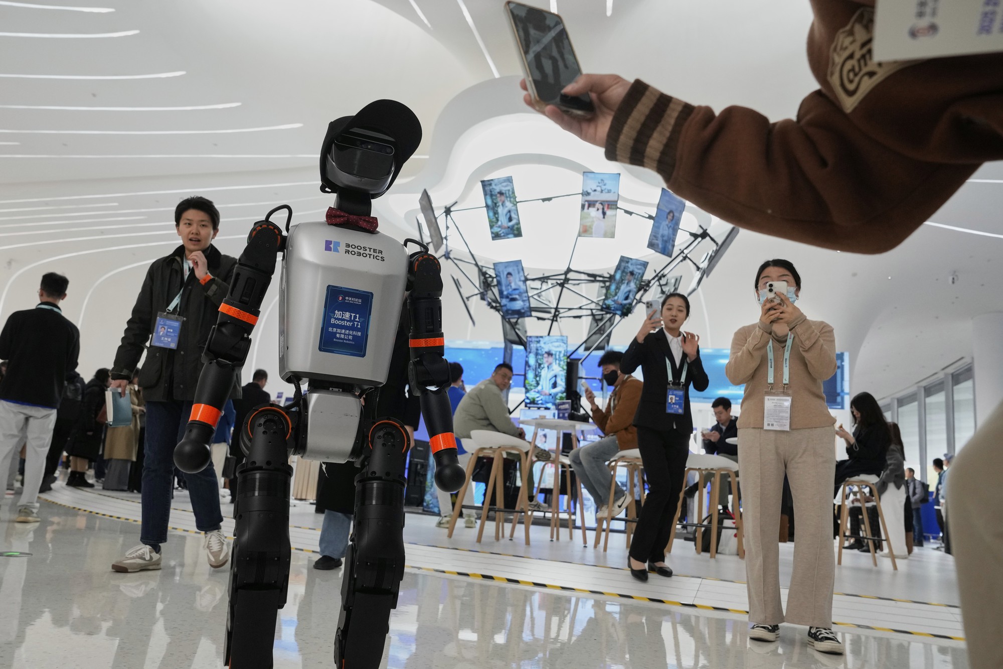 Cuộc đua sản xuất robot hình người- Ảnh 3. Cuộc đua sản xuất robot hình người- Ảnh 3.