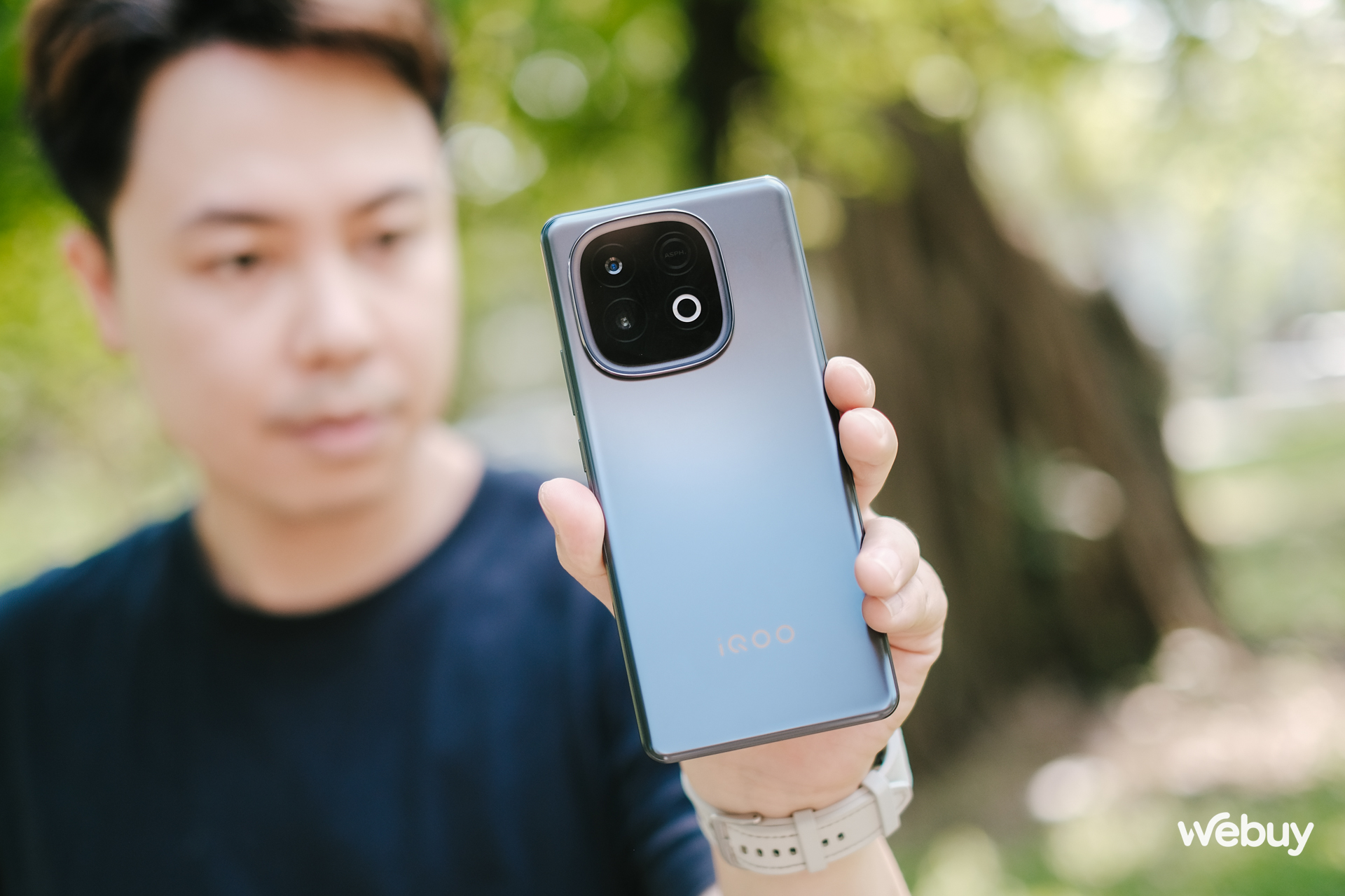 Trên tay điện thoại pin 7.620mAh, chip Dimensity 8400, camera 50MP, giá rẻ hơn Xiaomi- Ảnh 1. Trên tay điện thoại pin 7.620mAh, chip Dimensity 8400, camera 50MP, giá rẻ hơn Xiaomi- Ảnh 1.