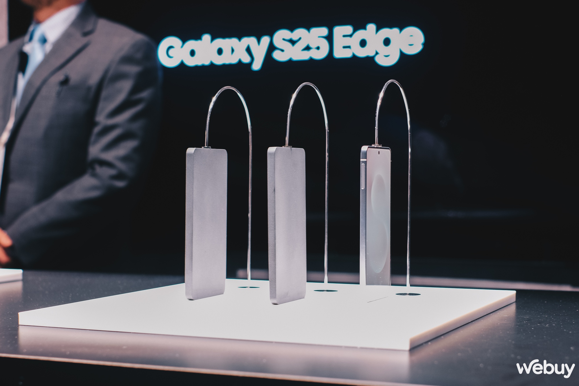 Samsung trình làng Galaxy S25 Edge vào tuần sau, đi trước iPhone 17 Air trong phân khúc siêu mỏng- Ảnh 2. Samsung trình làng Galaxy S25 Edge vào tuần sau, đi trước iPhone 17 Air trong phân khúc siêu mỏng- Ảnh 2.