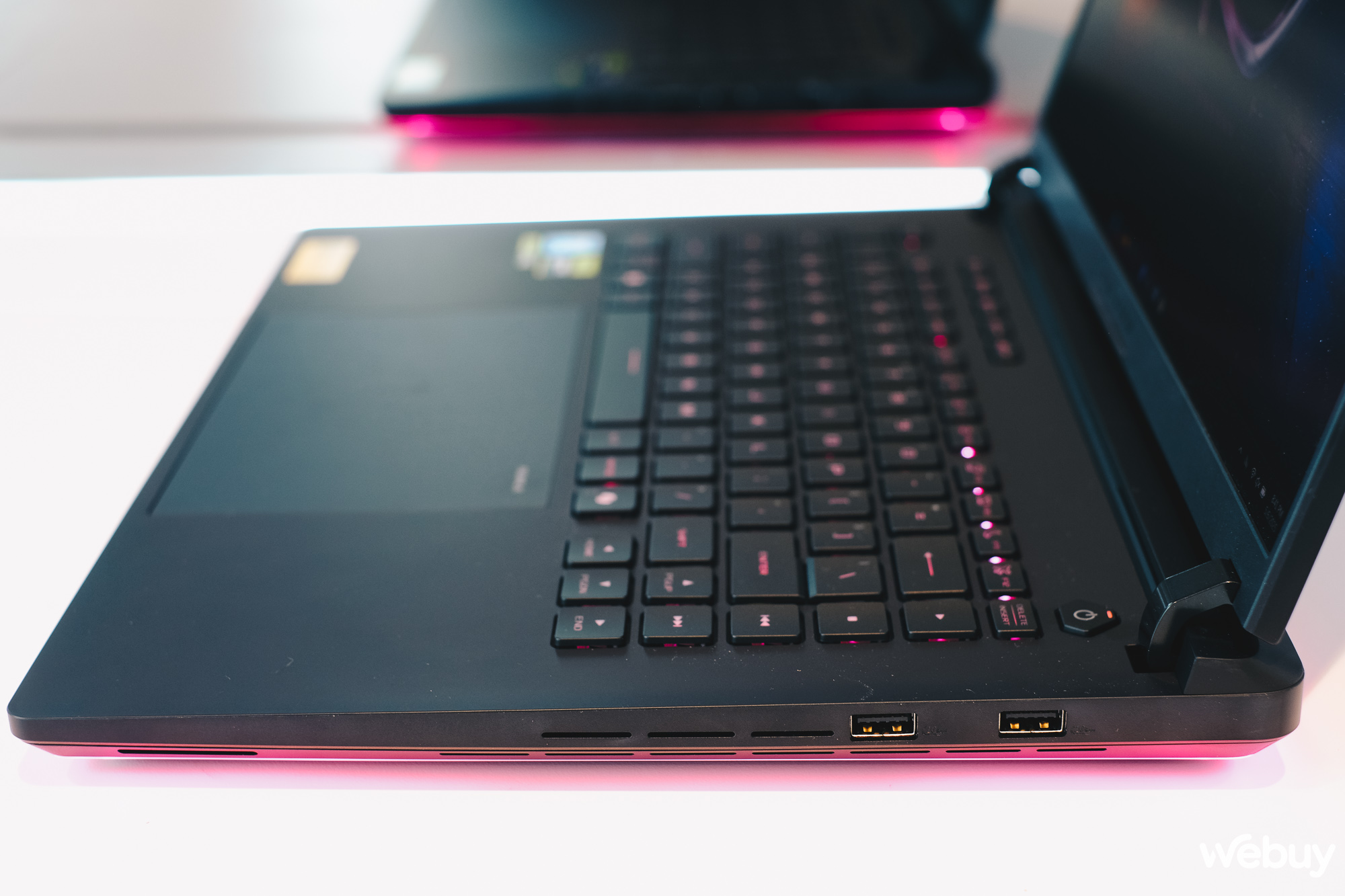 Cận cảnh loạt laptop gaming ASUS ROG sử dụng GPU RTX 50 Series vừa ra mắt tại Việt Nam: Giá lên tới hơn 140 triệu đồng- Ảnh 5. Cận cảnh loạt laptop gaming ASUS ROG sử dụng GPU RTX 50 Series vừa ra mắt tại Việt Nam: Giá lên tới hơn 140 triệu đồng- Ảnh 5.