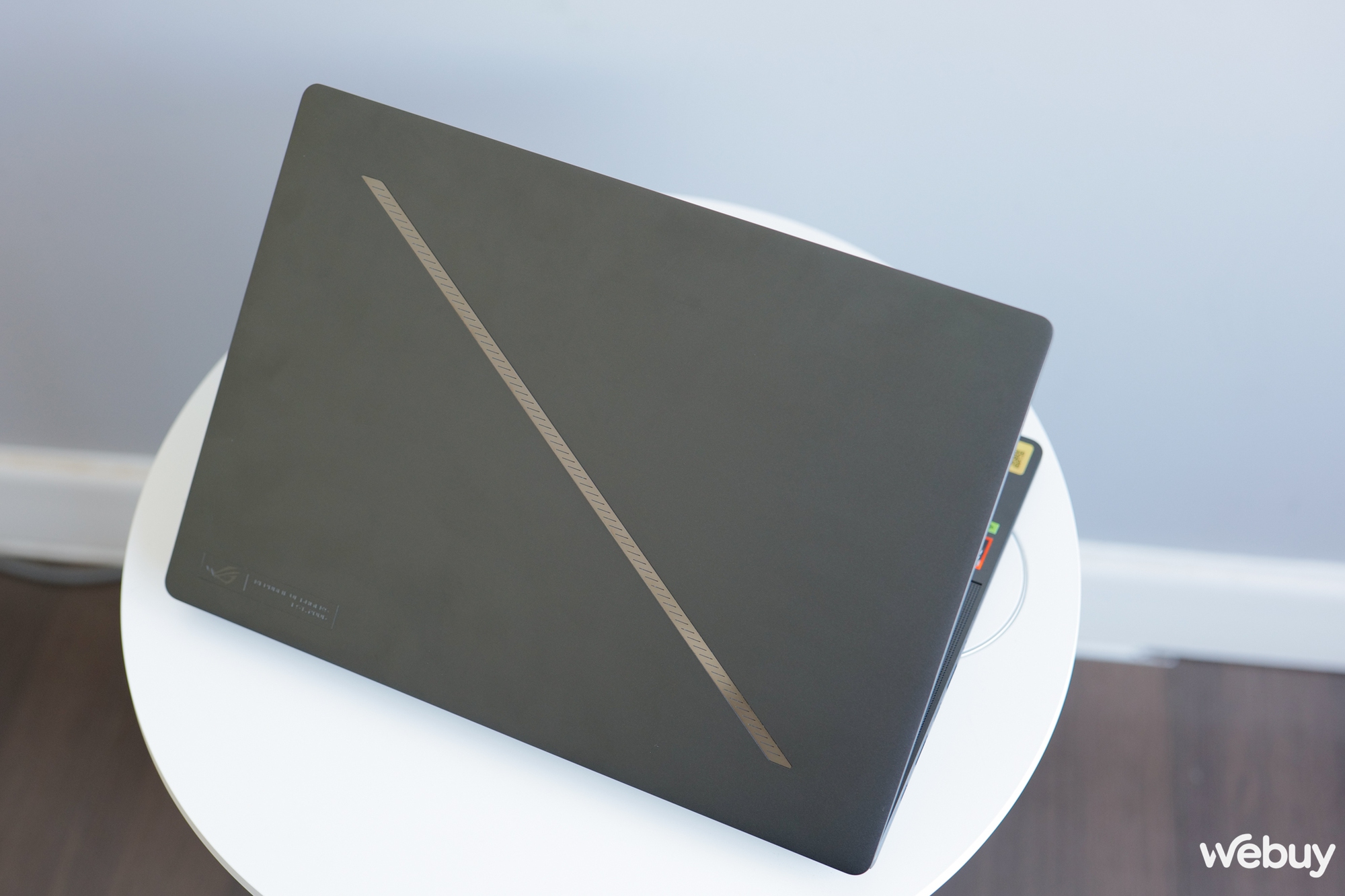 Đánh giá ROG Zephyrus G14 2025: Không ai nghĩ laptop gaming mỏng nhẹ như này lại “giấu hàng nặng” RTX 5080- Ảnh 11. Đánh giá ROG Zephyrus G14 2025: Không ai nghĩ laptop gaming mỏng nhẹ như này lại “giấu hàng nặng” RTX 5080- Ảnh 11.
