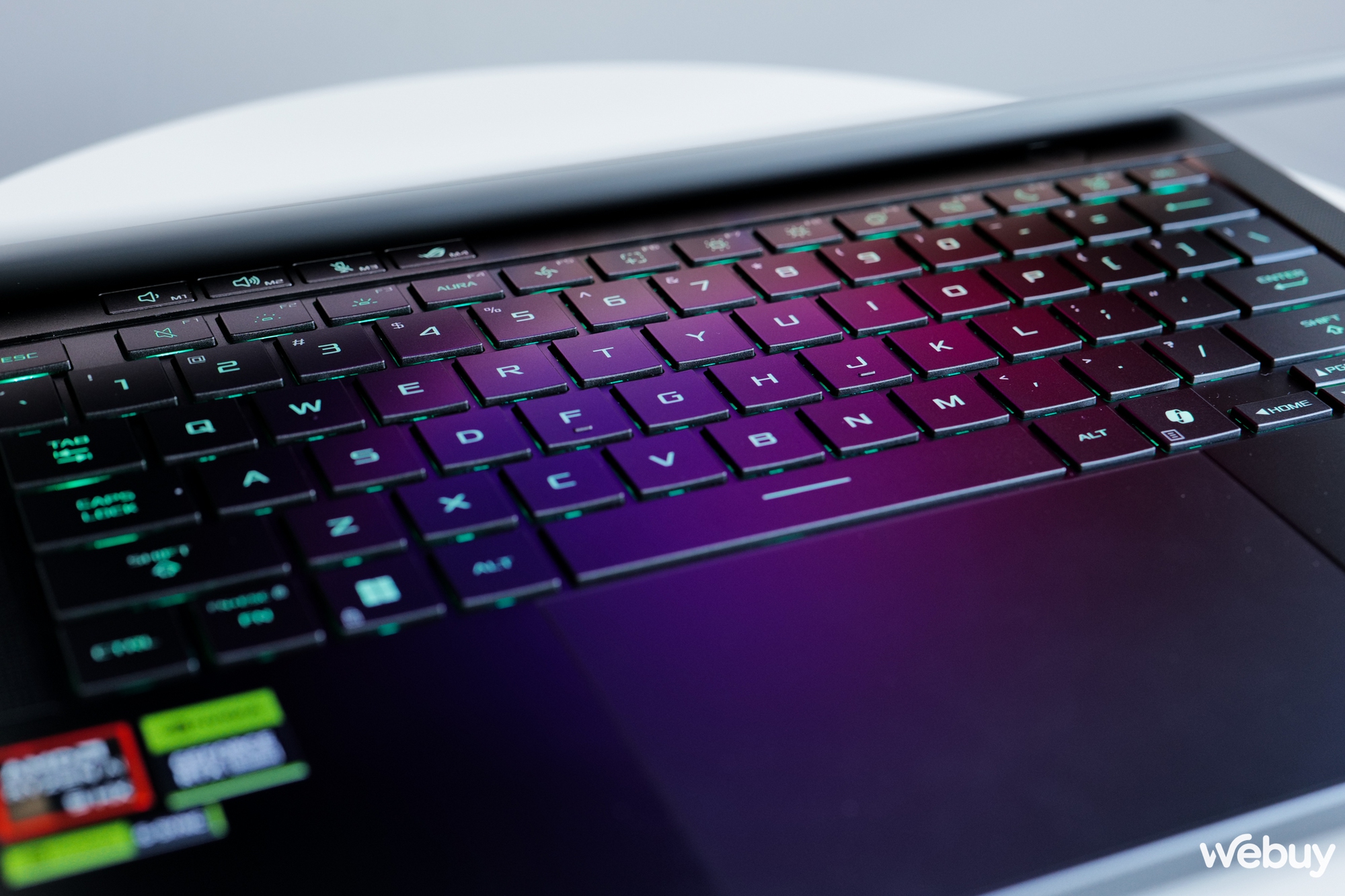 Đánh giá ROG Zephyrus G14 2025: Không ai nghĩ laptop gaming mỏng nhẹ như này lại “giấu hàng nặng” RTX 5080- Ảnh 9. Đánh giá ROG Zephyrus G14 2025: Không ai nghĩ laptop gaming mỏng nhẹ như này lại “giấu hàng nặng” RTX 5080- Ảnh 9.