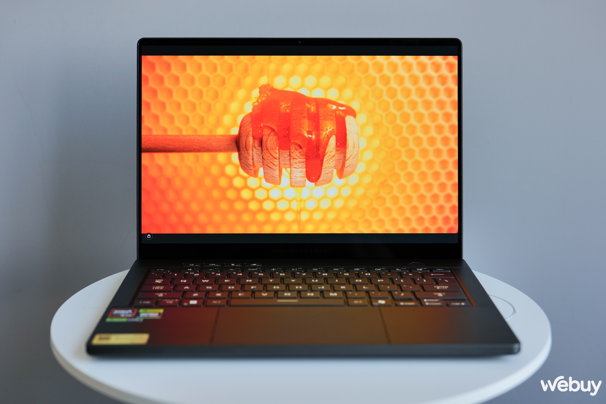 Đánh giá ROG Zephyrus G14 2025: Không ai nghĩ laptop gaming mỏng nhẹ như này lại “giấu hàng nặng” RTX 5080- Ảnh 14. Đánh giá ROG Zephyrus G14 2025: Không ai nghĩ laptop gaming mỏng nhẹ như này lại “giấu hàng nặng” RTX 5080- Ảnh 14.