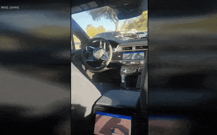 sstuckdrivingincirclesonline-video-cuttercom1-ezgifcom-optimize-17466766468871319315818-0-33-388-654-crop-17466766523821645888263-1746830036237-1746830036437942428071.gif